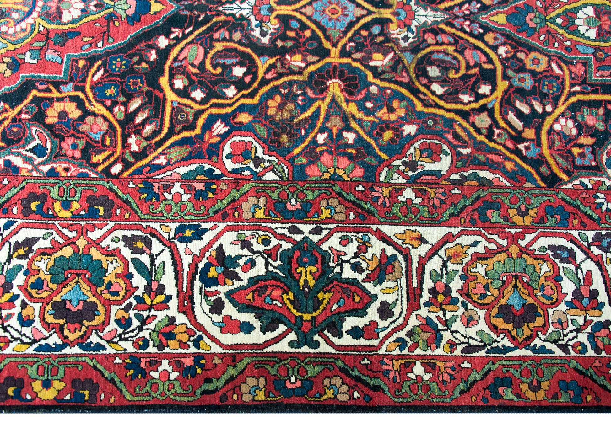 Early 20th Century Persian Bakhtiari Rug For Sale