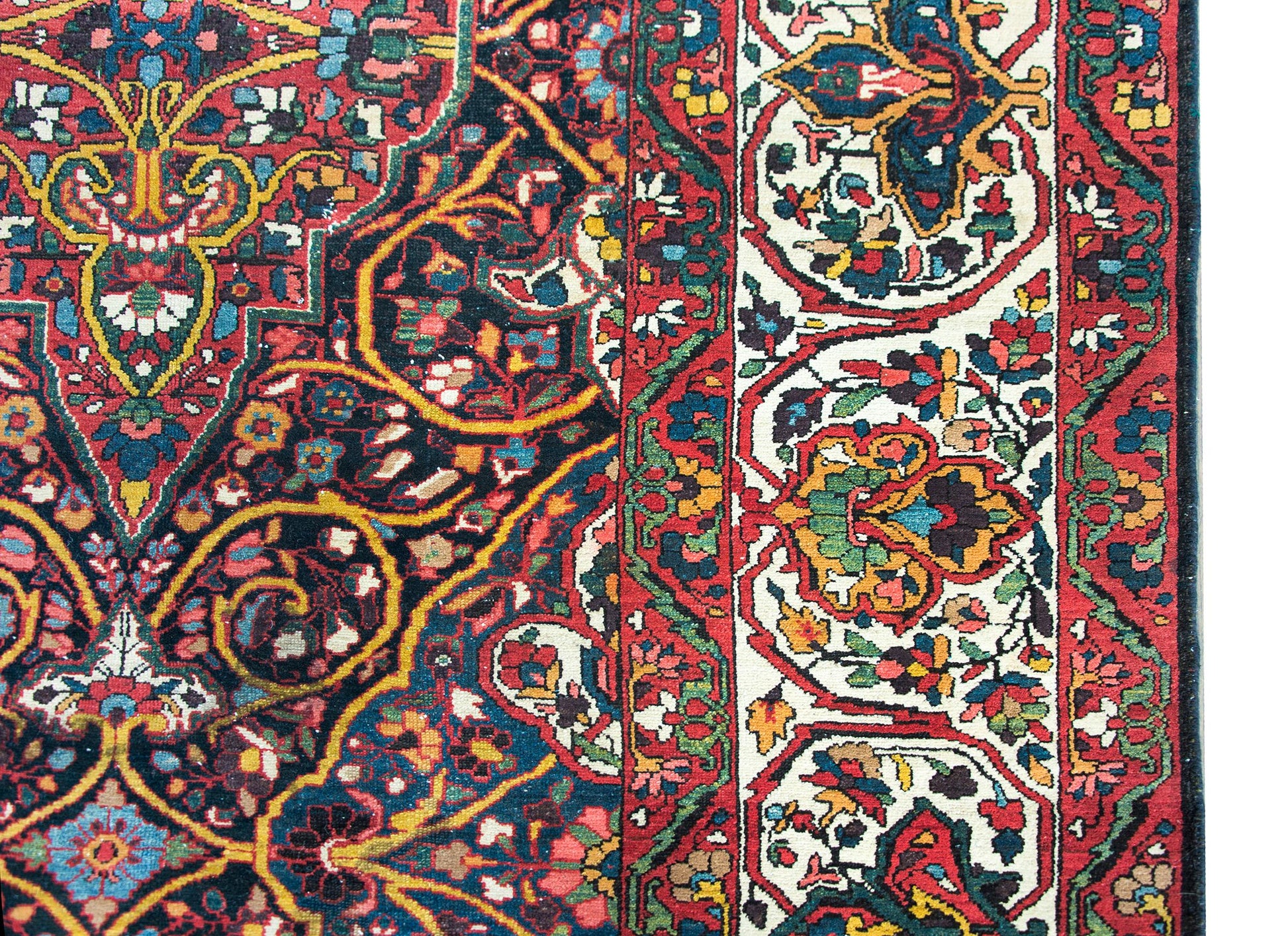 Early 20th Century Persian Bakhtiari Rug For Sale