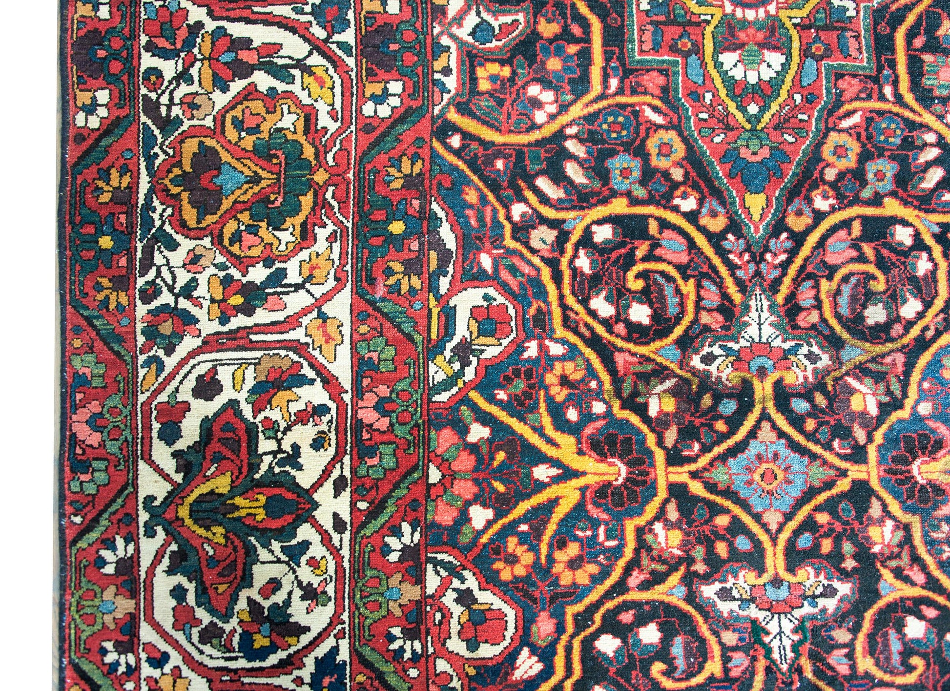Early 20th Century Persian Bakhtiari Rug For Sale