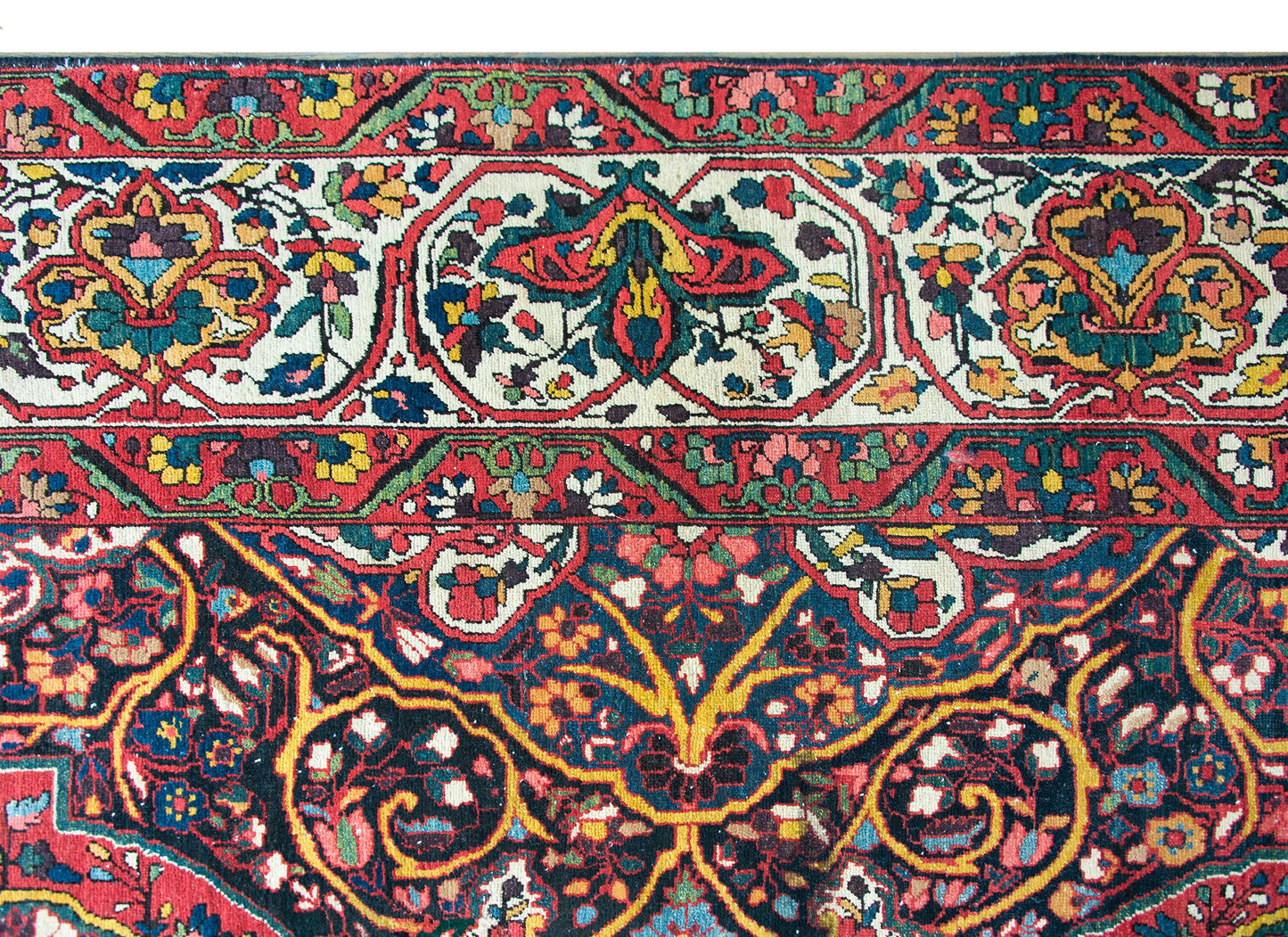 Early 20th Century Persian Bakhtiari Rug For Sale