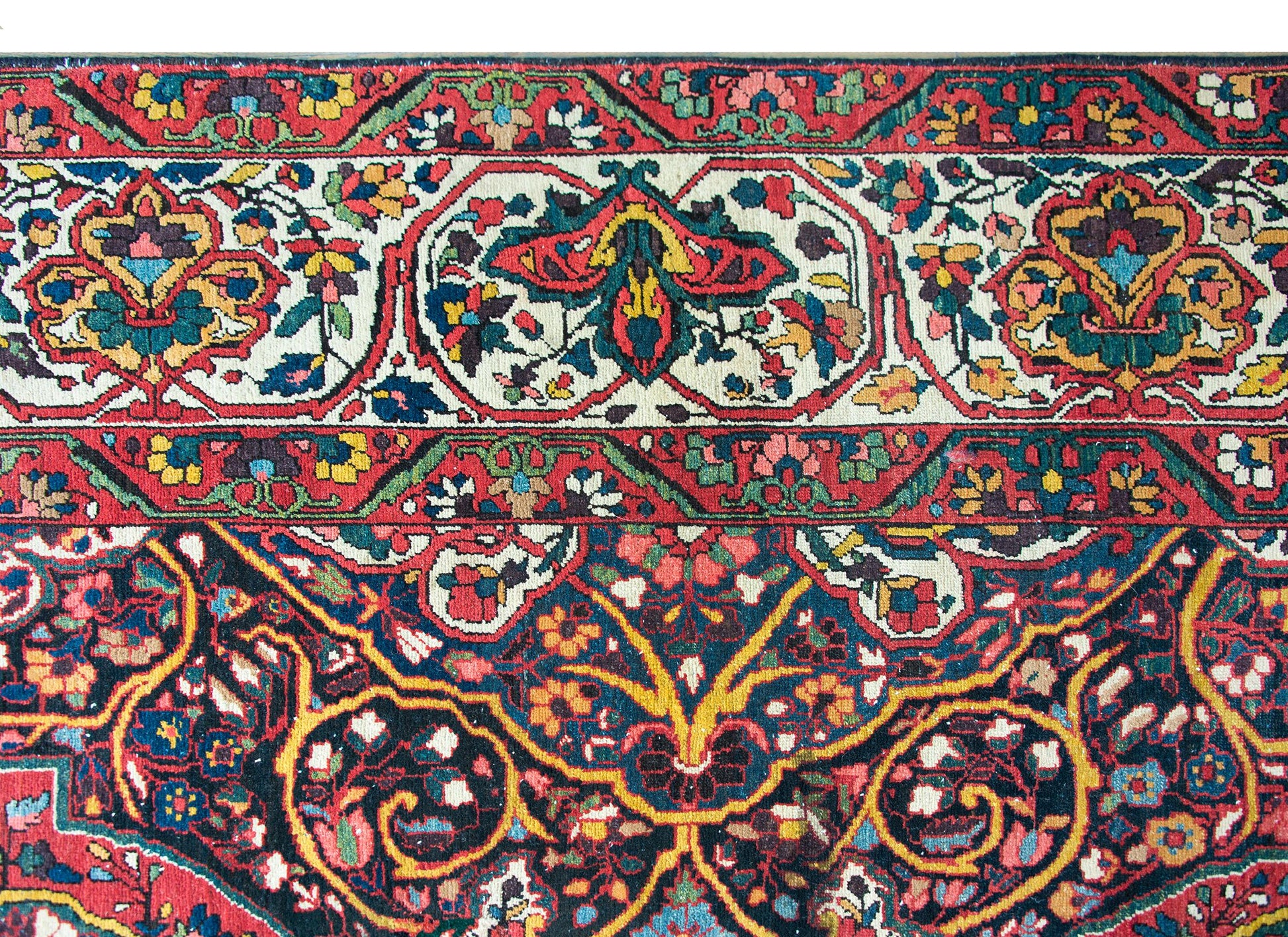 Early 20th Century Persian Bakhtiari Rug For Sale