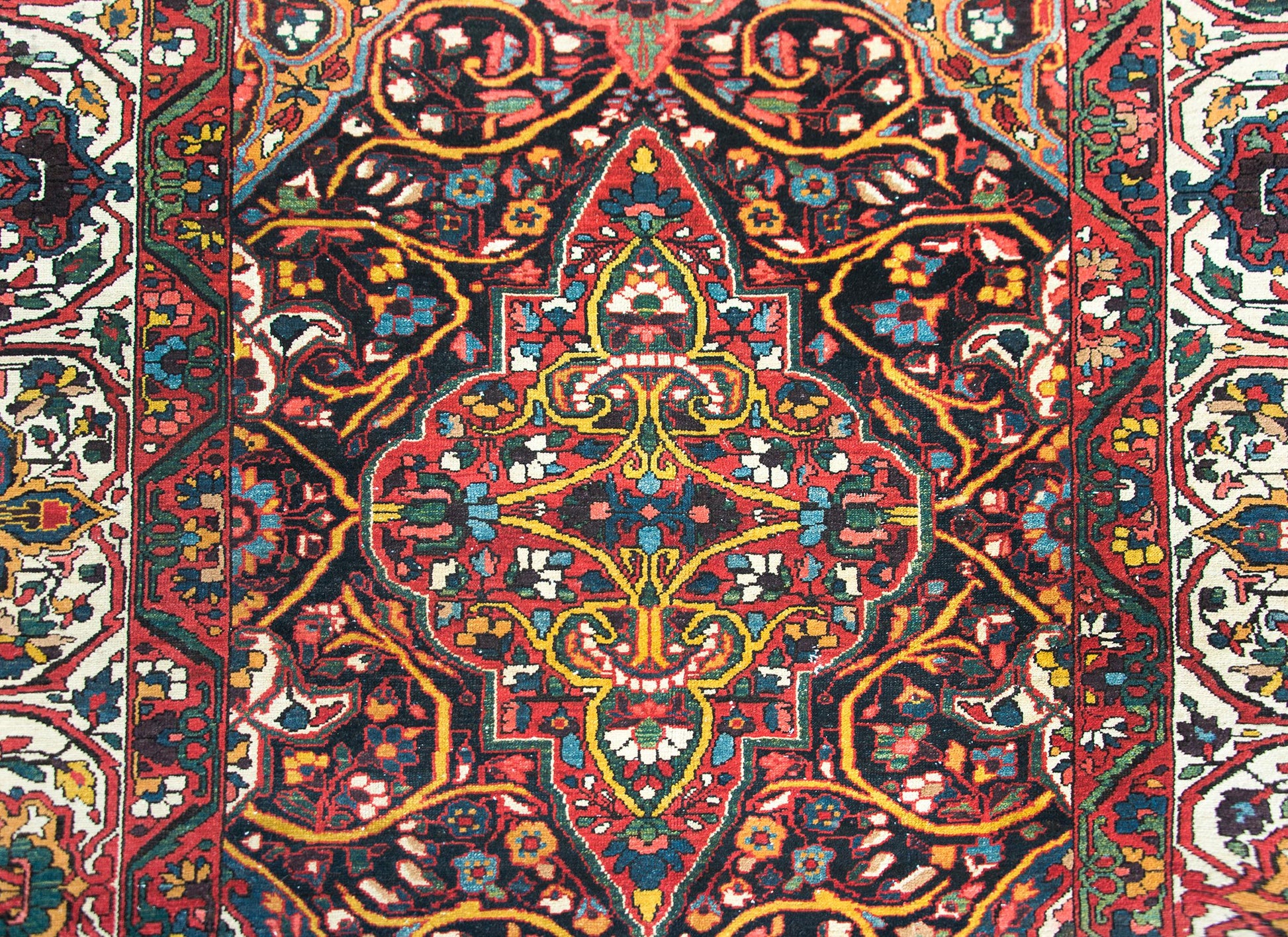 Early 20th Century Persian Bakhtiari Rug For Sale