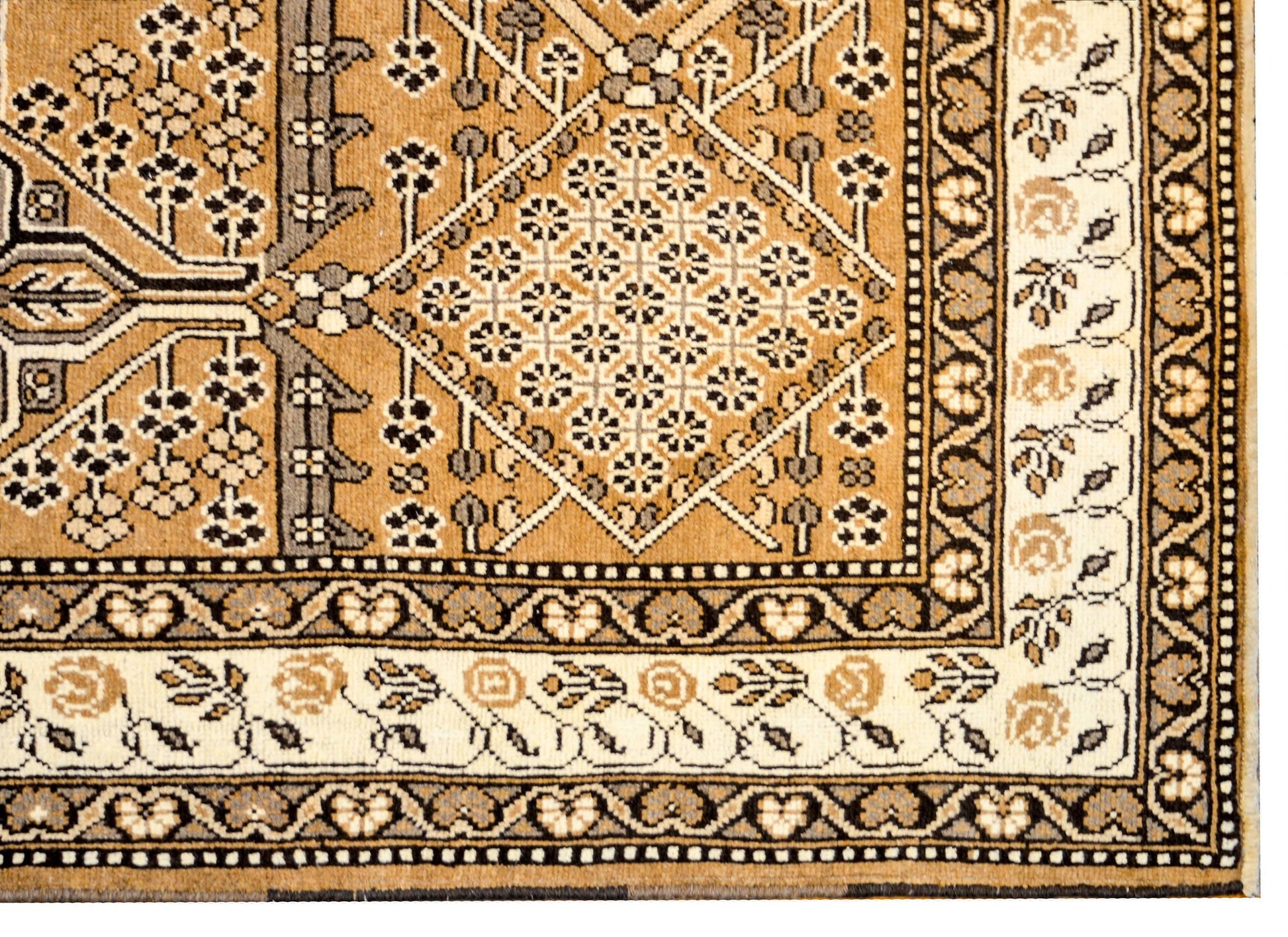 Wonderful Early 20th Century Bakhtiari Rug For Sale