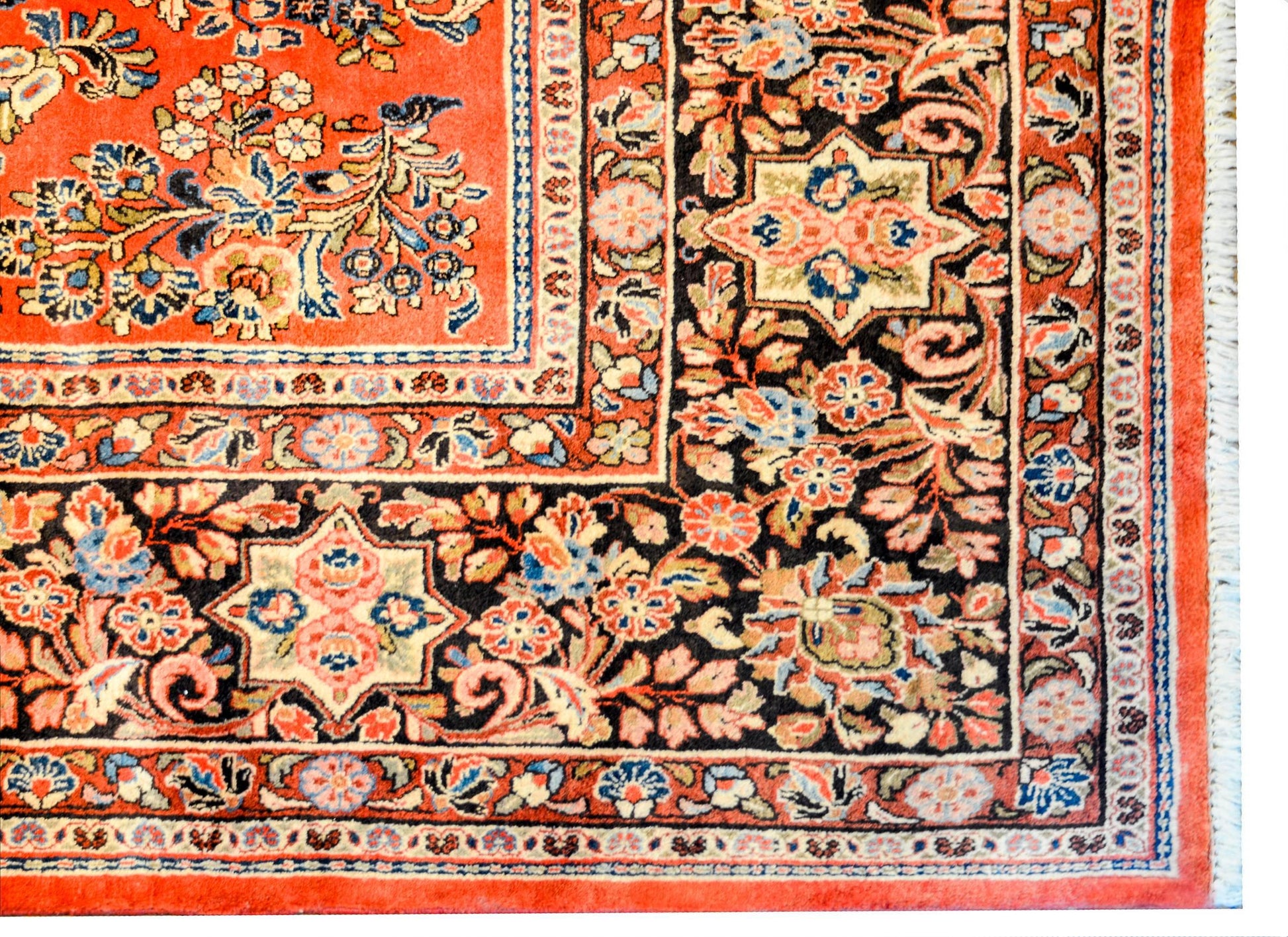Wonderful Early 20th Century Sarouk Rug For Sale
