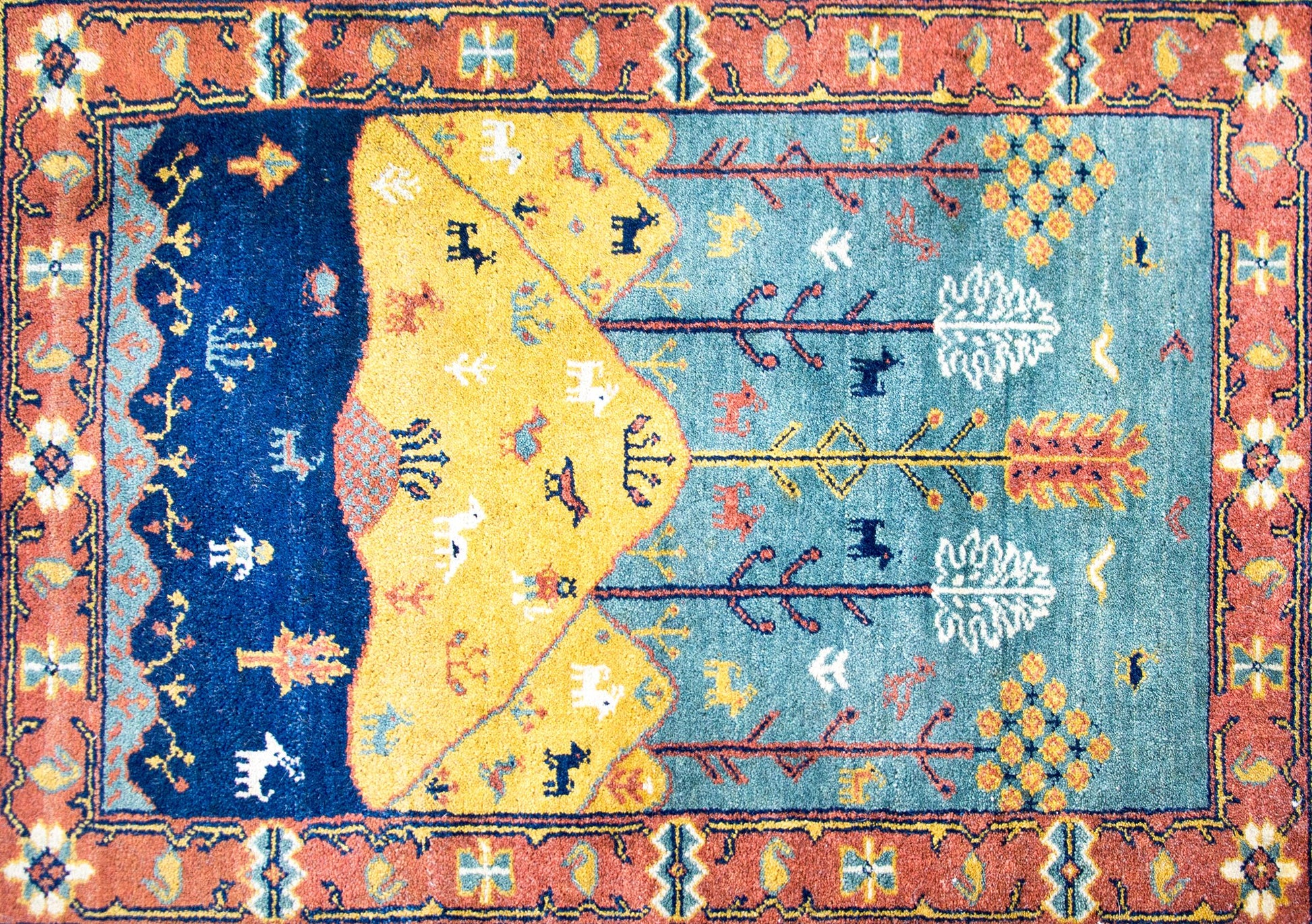Mid-20th Century Persian Bidjar Pictorial Rug For Sale