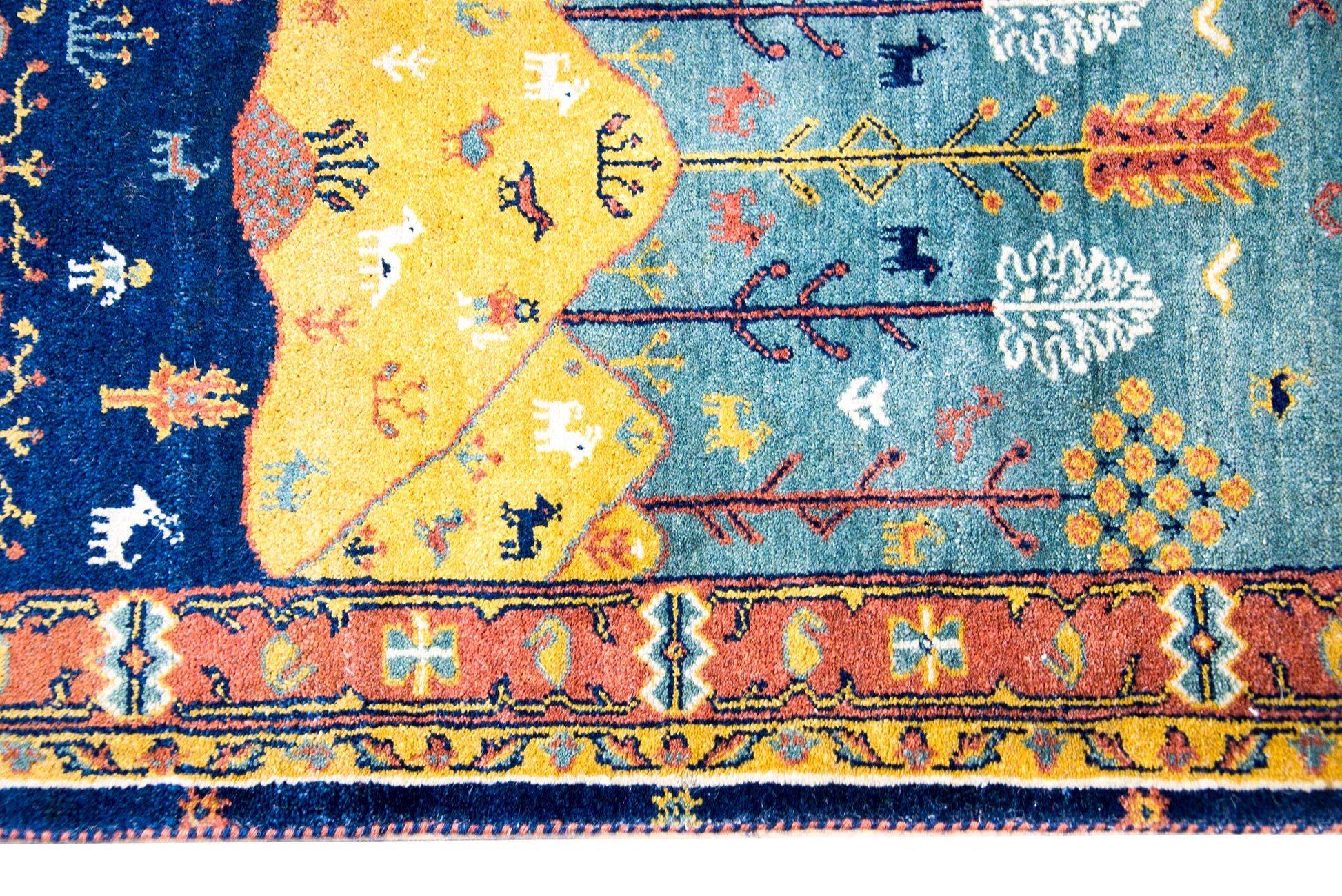 Mid-20th Century Persian Bidjar Pictorial Rug For Sale