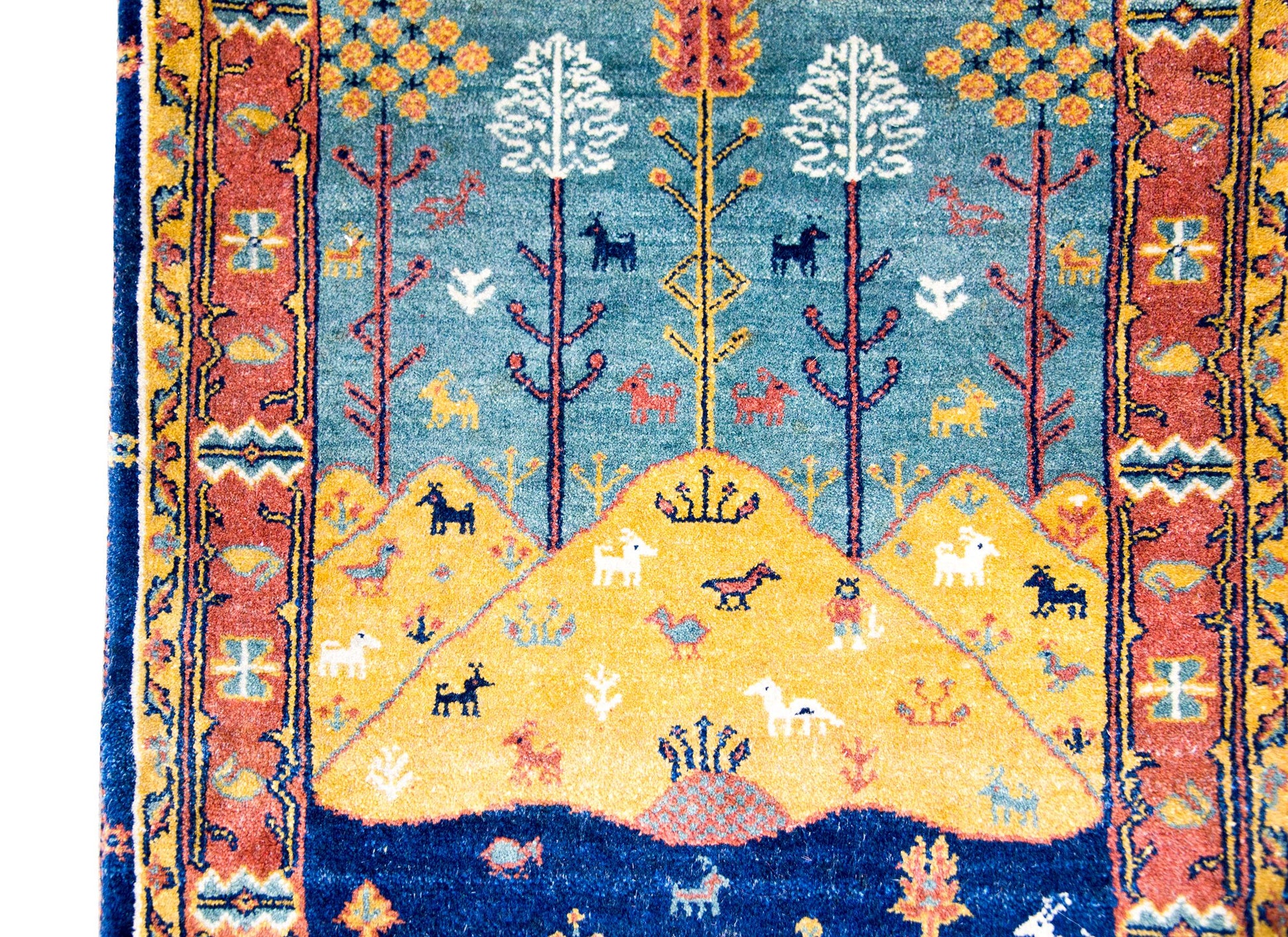 Mid-20th Century Persian Bidjar Pictorial Rug For Sale