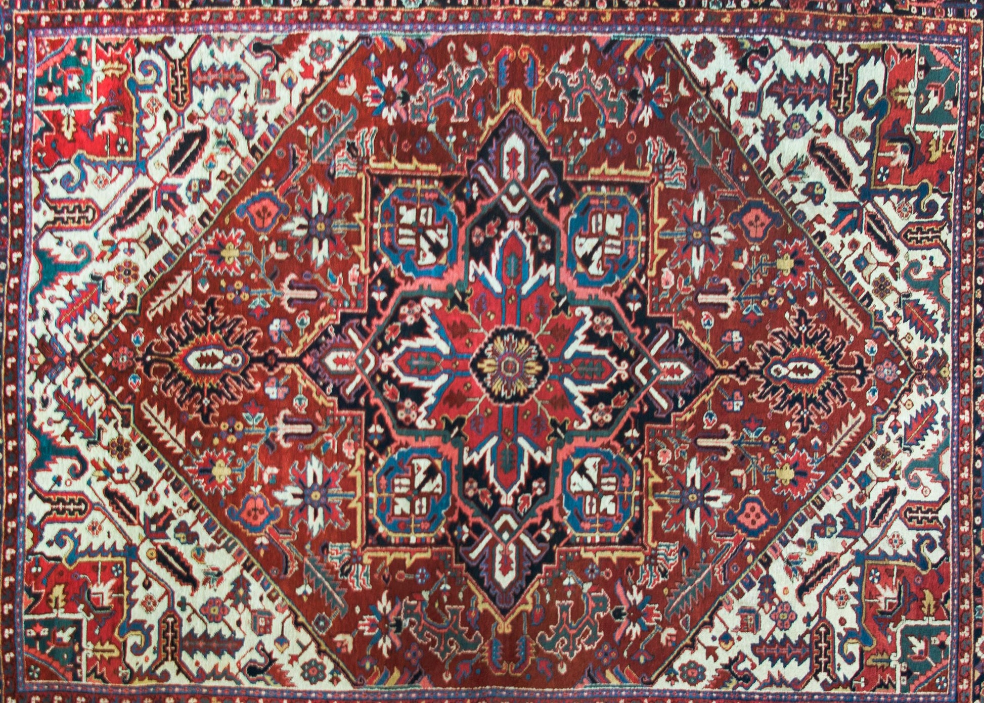 Early 20th Century Persian Heriz Rug For Sale