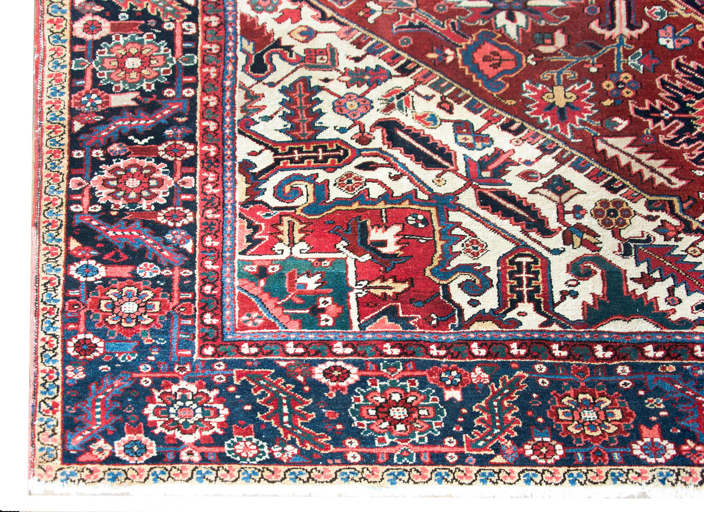Early 20th Century Persian Heriz Rug For Sale