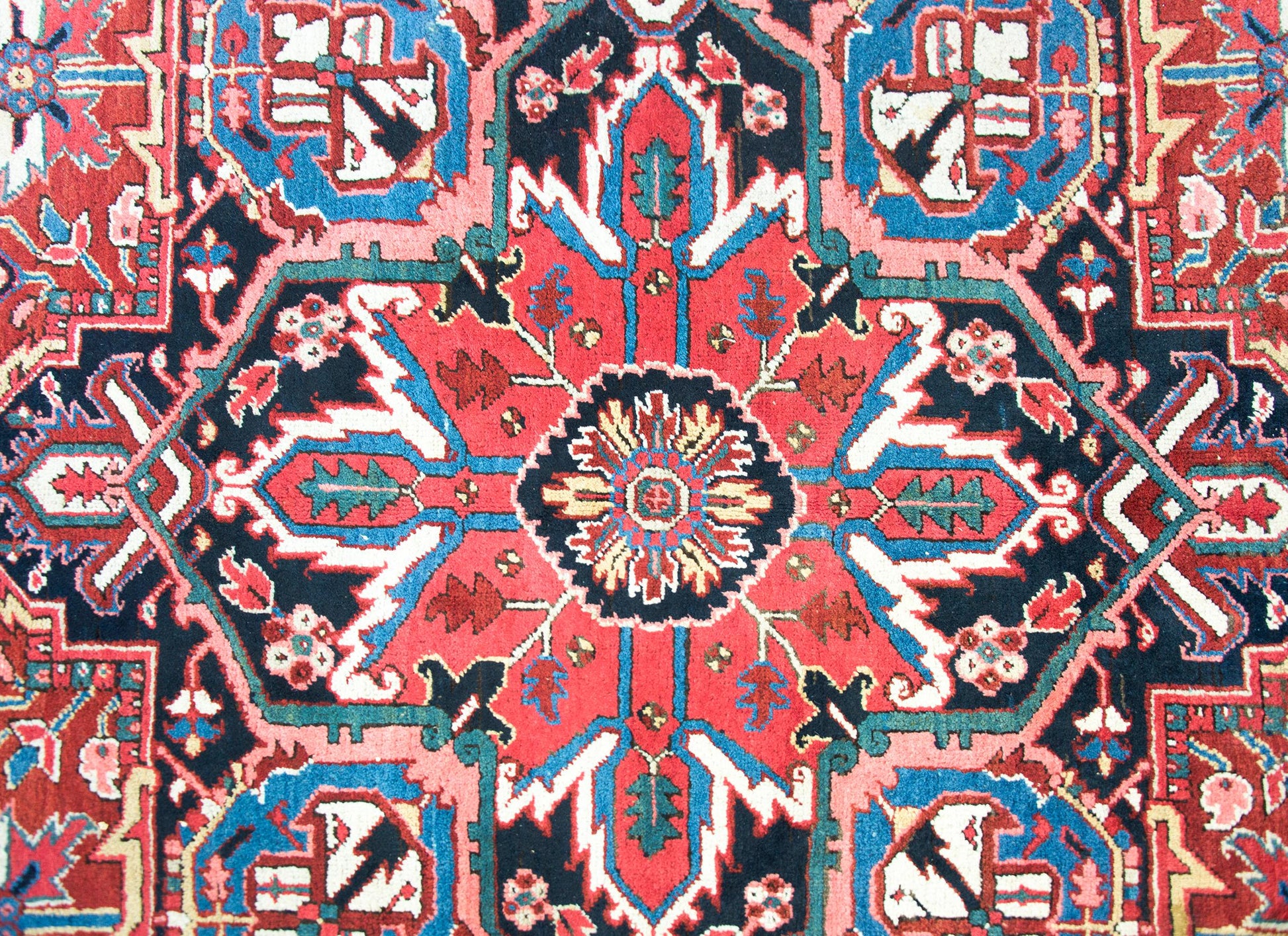 Early 20th Century Persian Heriz Rug For Sale