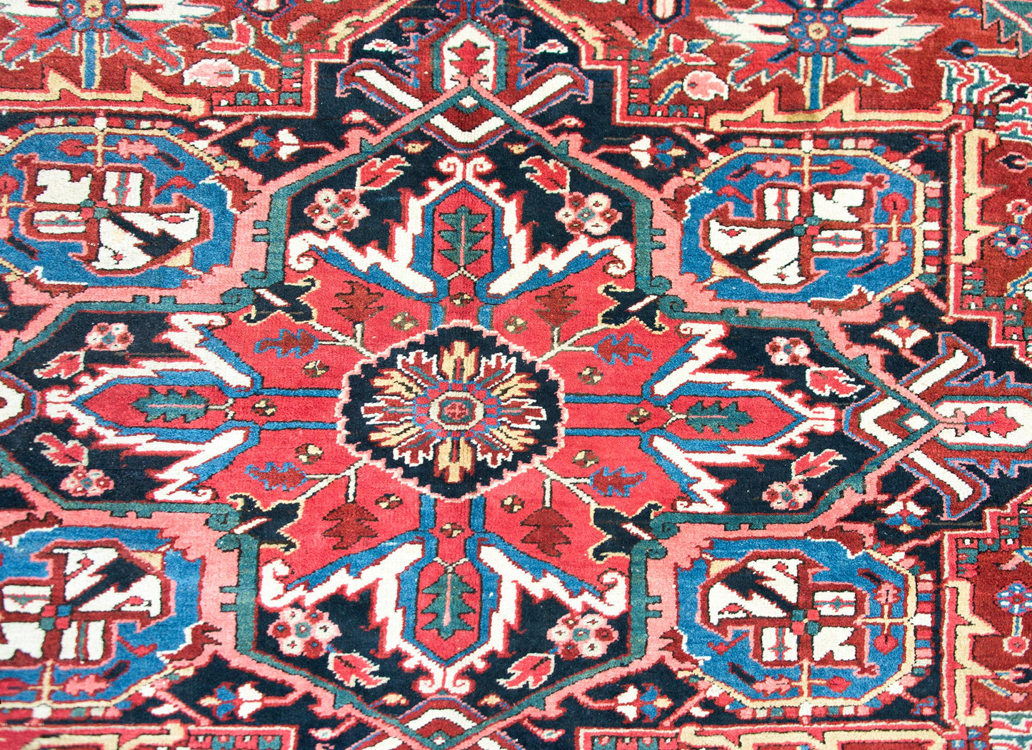 Early 20th Century Persian Heriz Rug For Sale