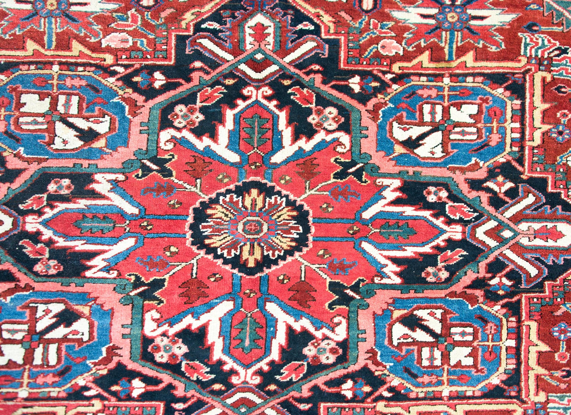 Early 20th Century Persian Heriz Rug For Sale