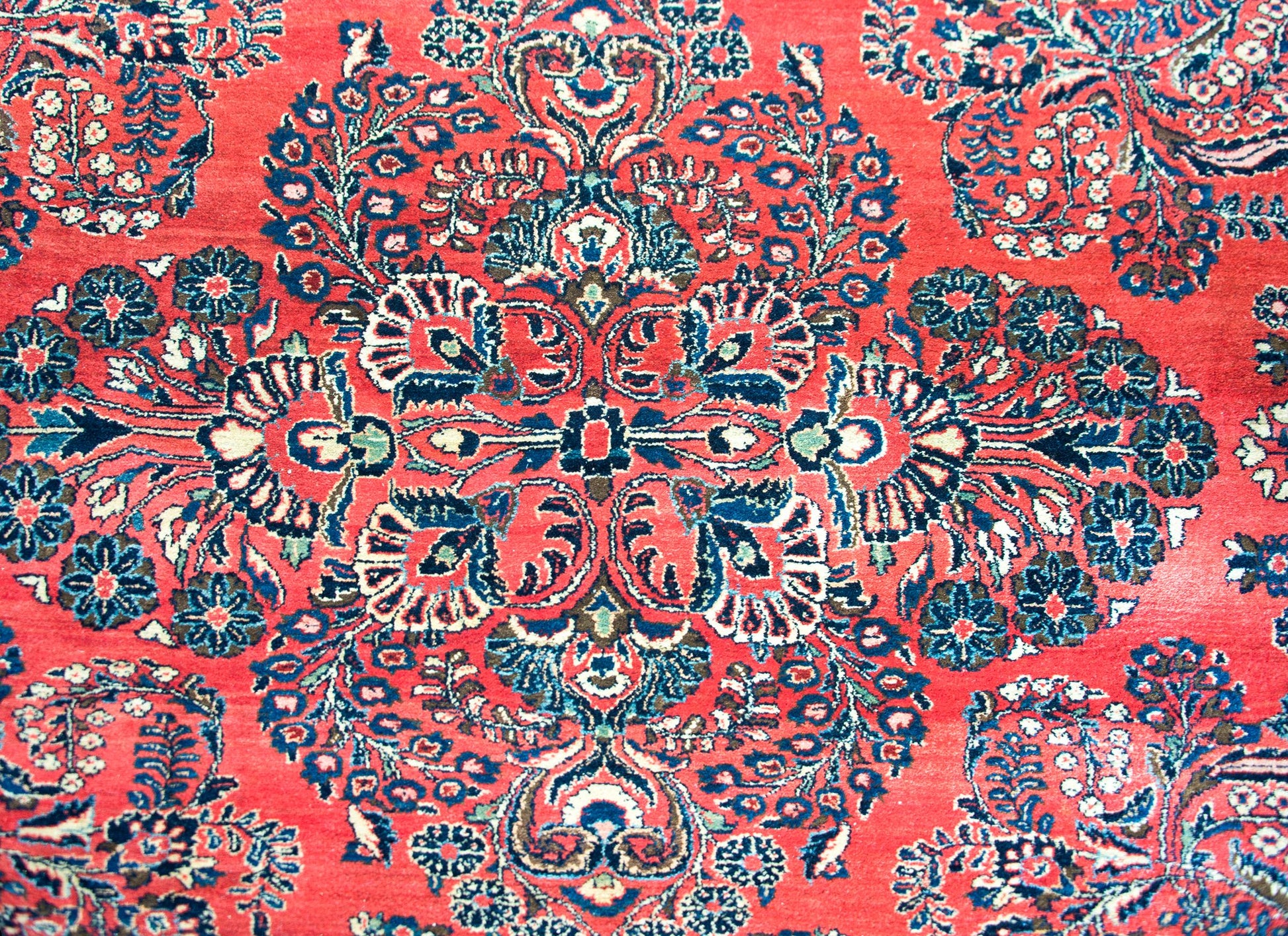 Early 20th Century Persian Sarouk Rug For Sale