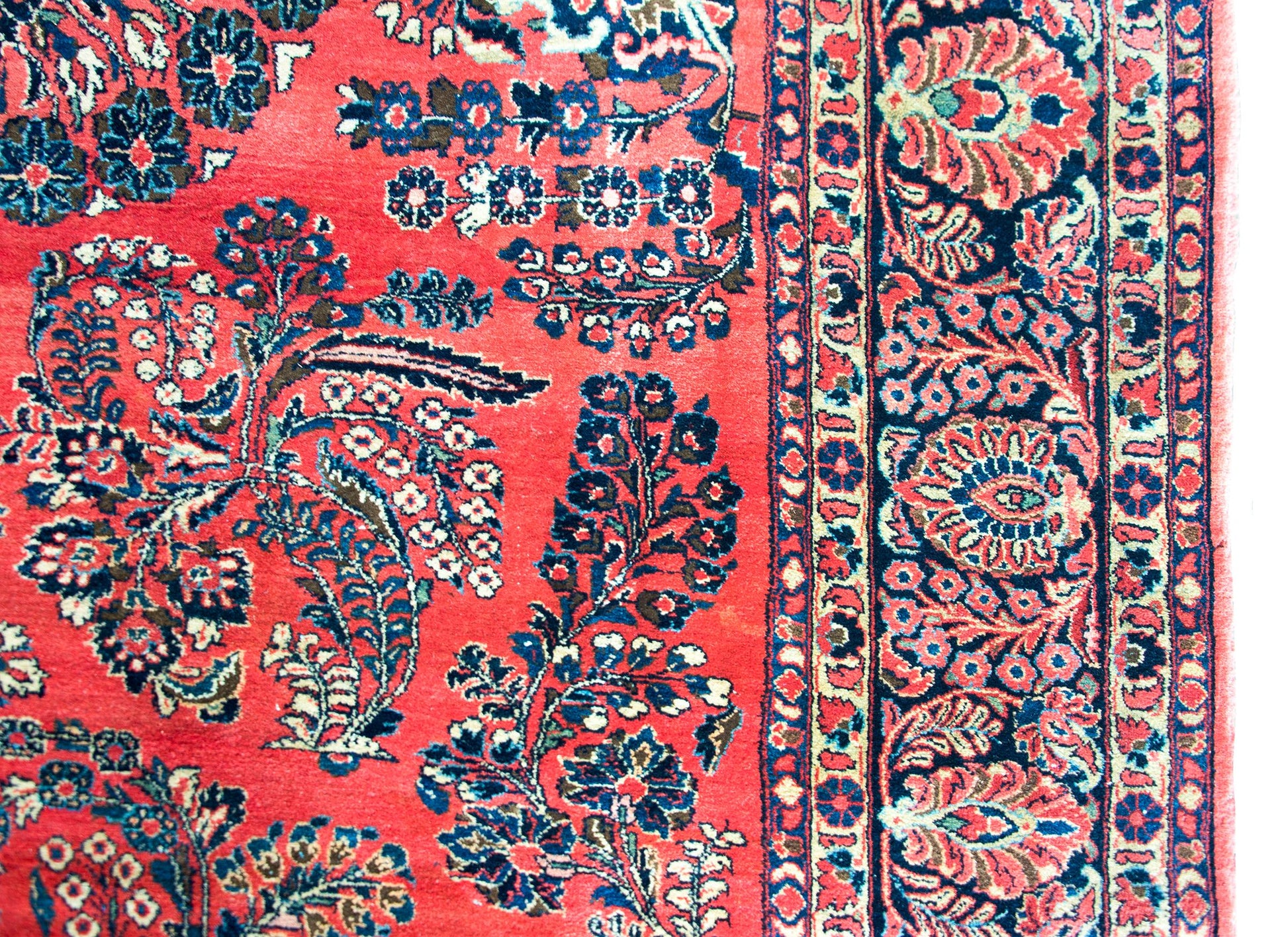 Early 20th Century Persian Sarouk Rug For Sale