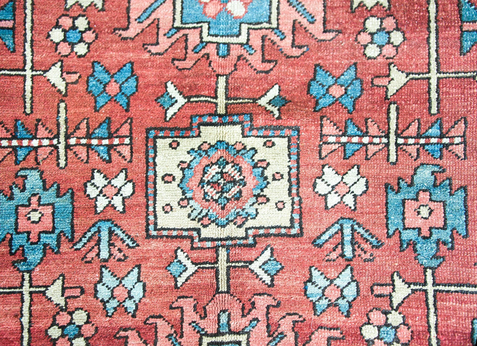 Early 20th Century Persian Heriz Rug For Sale
