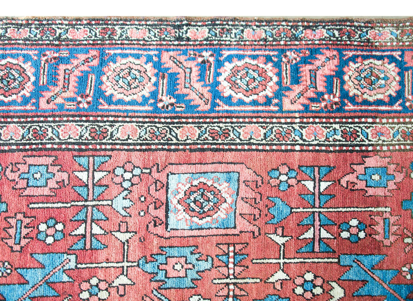 Early 20th Century Persian Heriz Rug For Sale