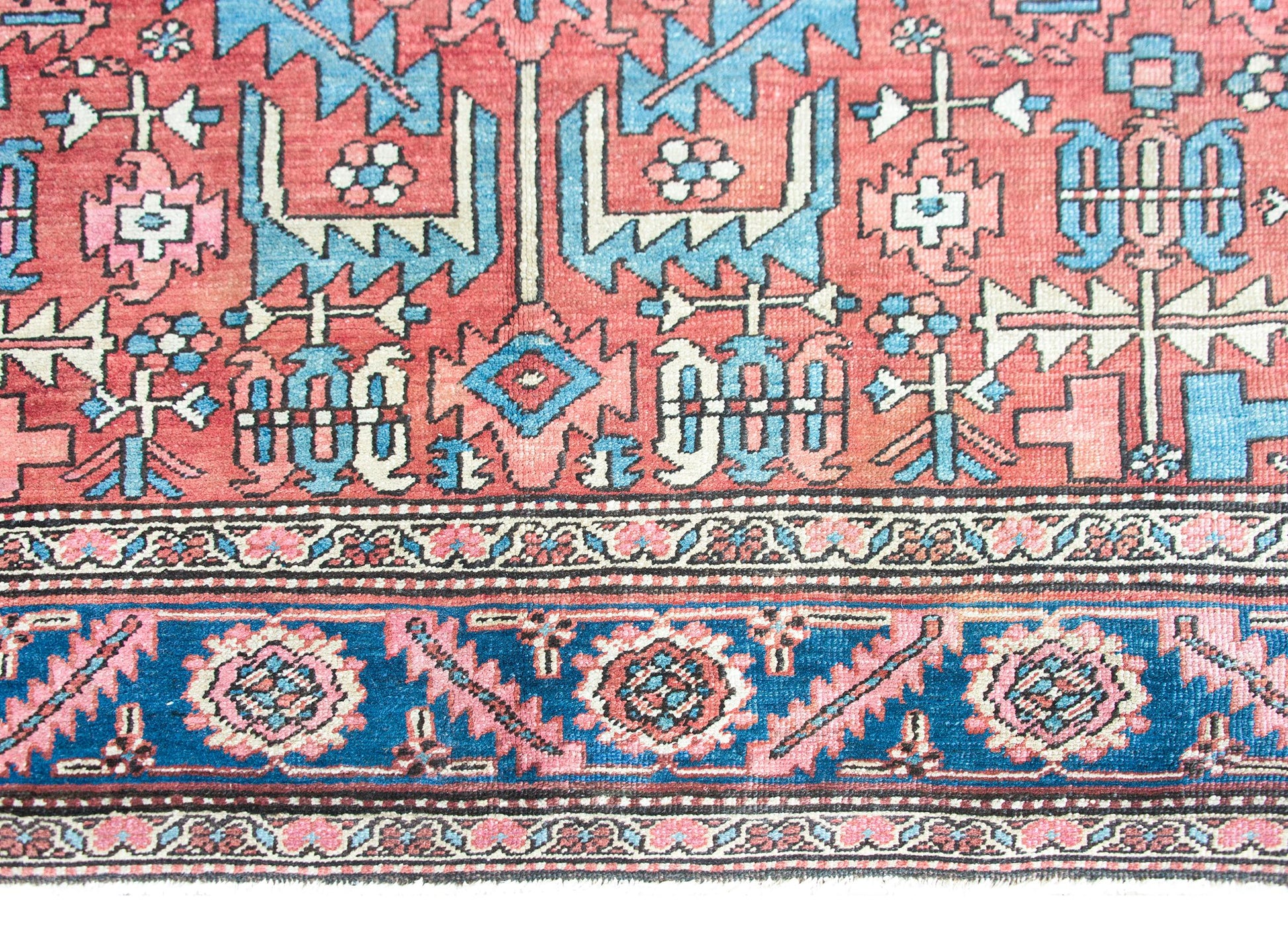Early 20th Century Persian Heriz Rug For Sale