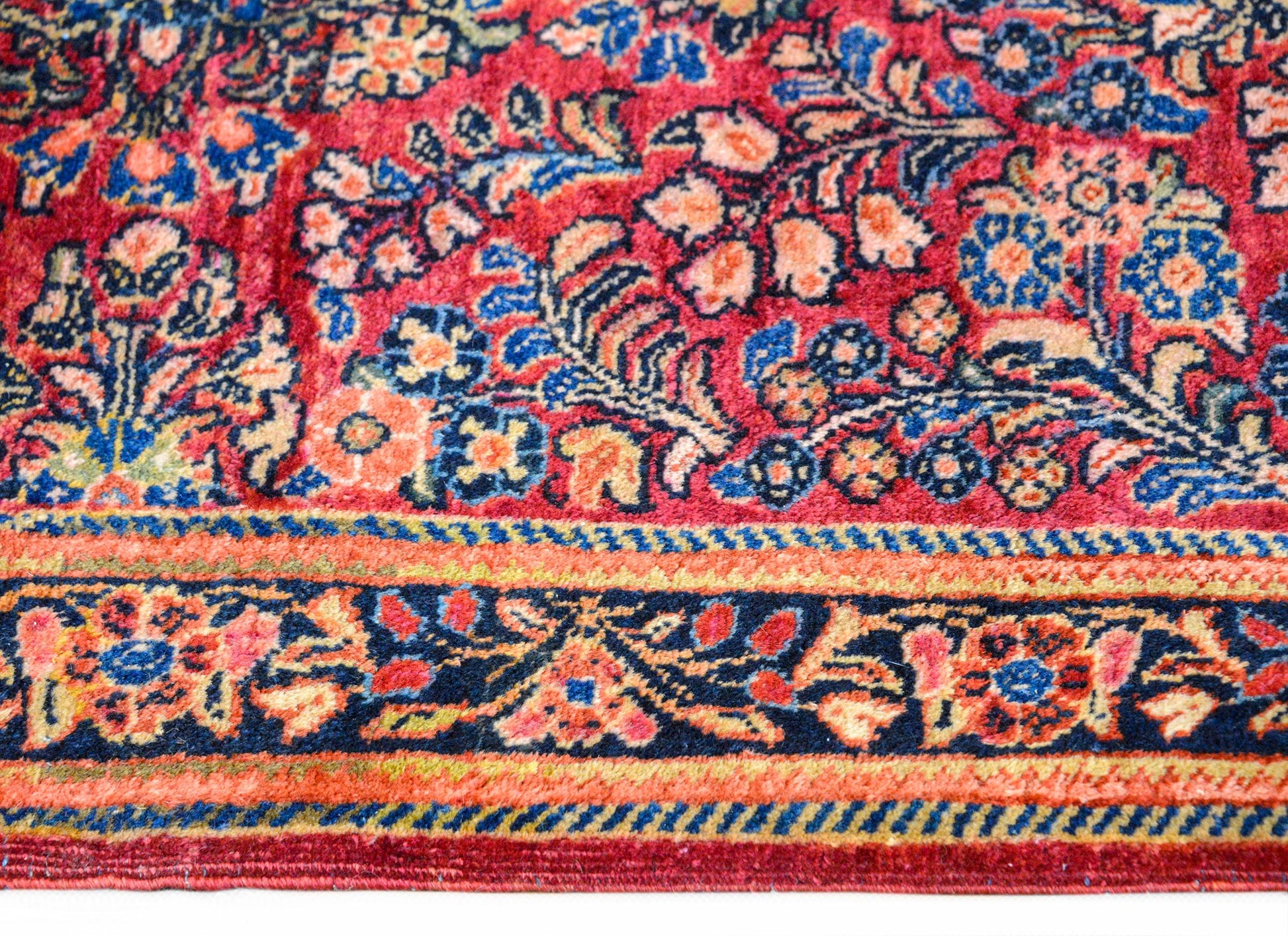 Early 20th Century Sarouk Rug For Sale
