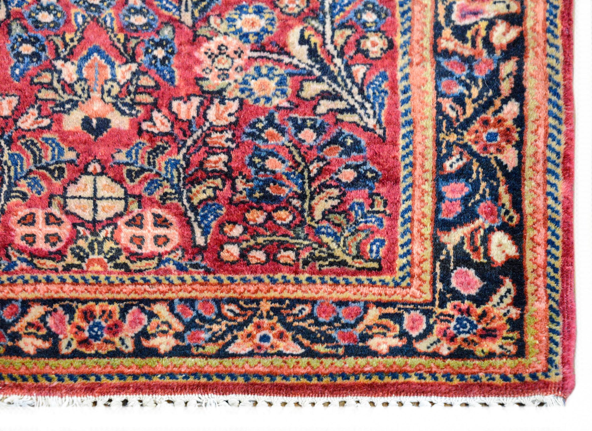 Early 20th Century Sarouk Rug For Sale