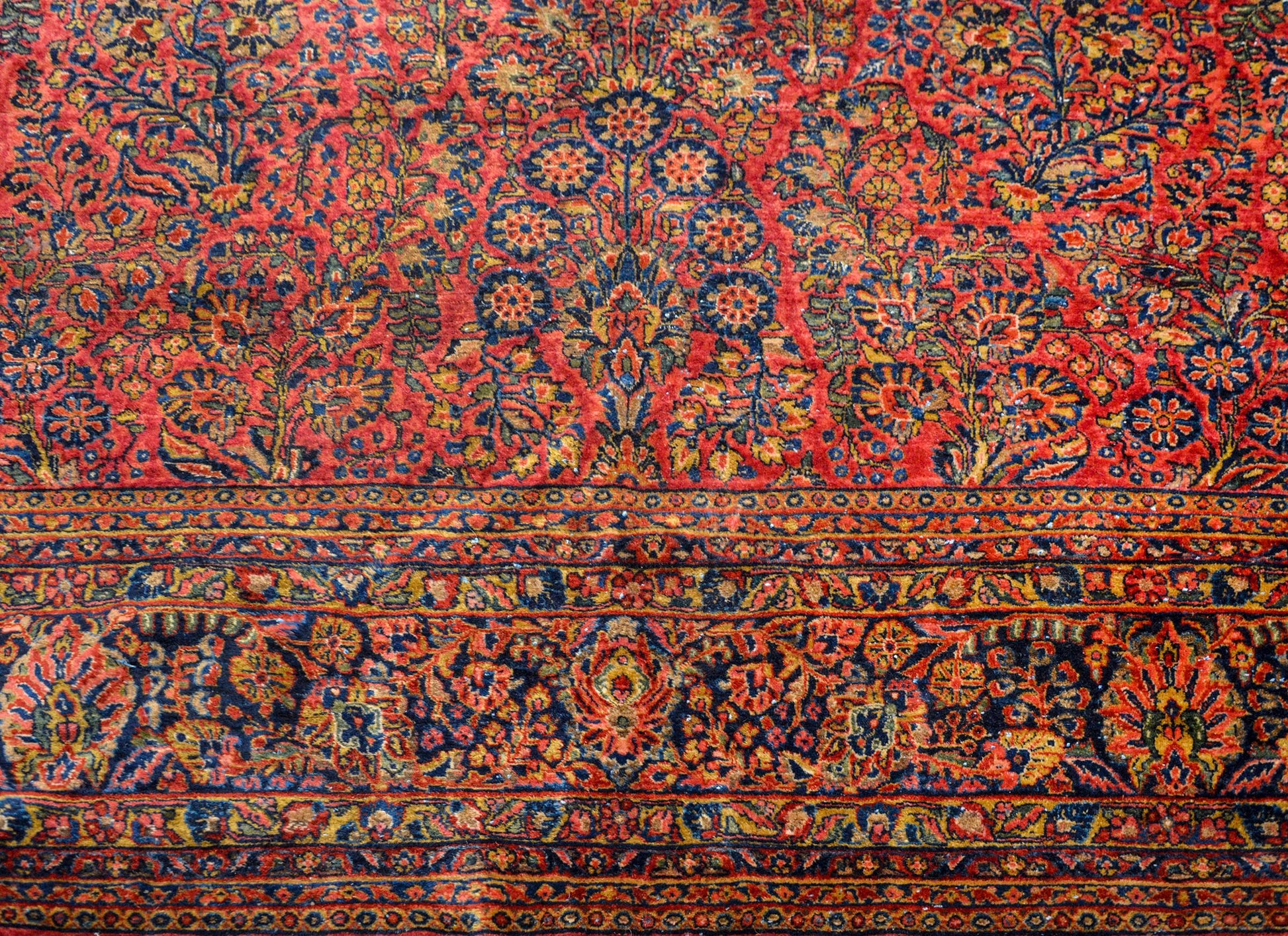 Extraordinary Early 20th Century Sarouk Rug For Sale