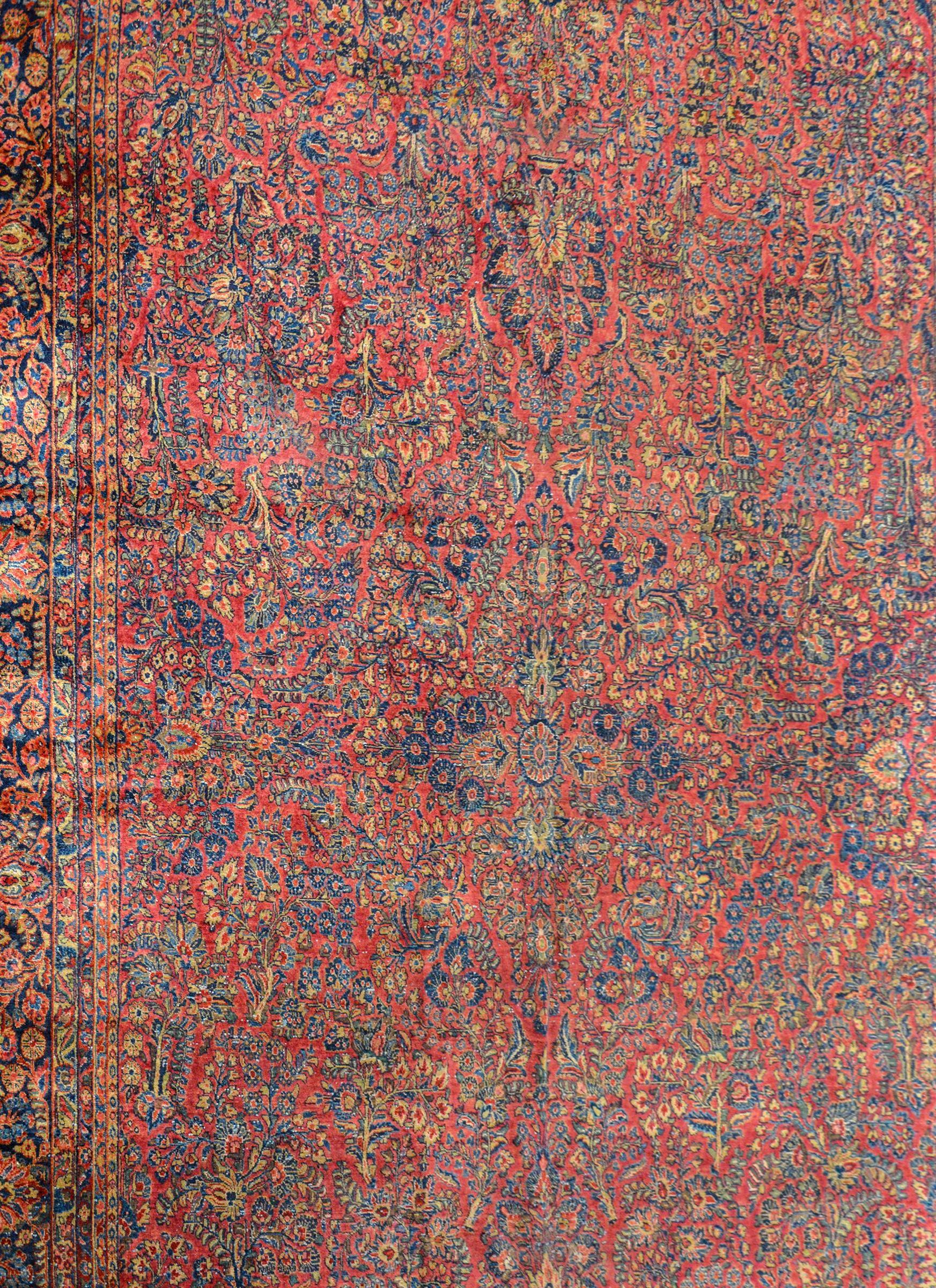 Extraordinary Early 20th Century Sarouk Rug For Sale