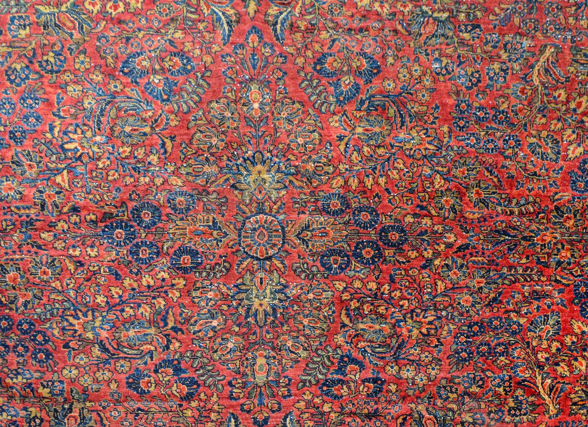 Extraordinary Early 20th Century Sarouk Rug For Sale