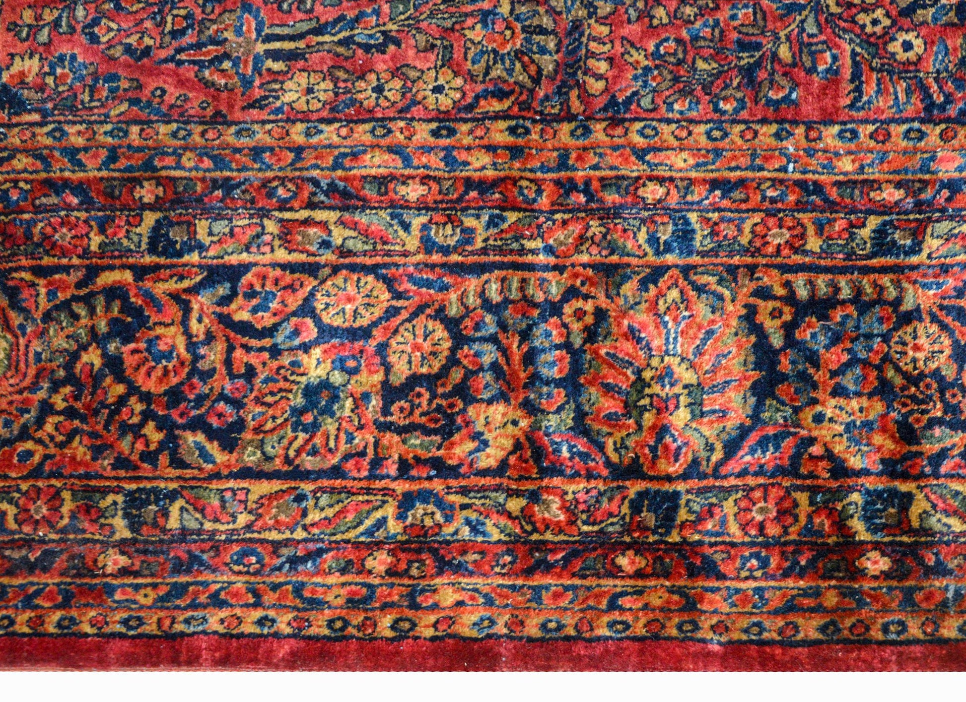 Extraordinary Early 20th Century Sarouk Rug For Sale