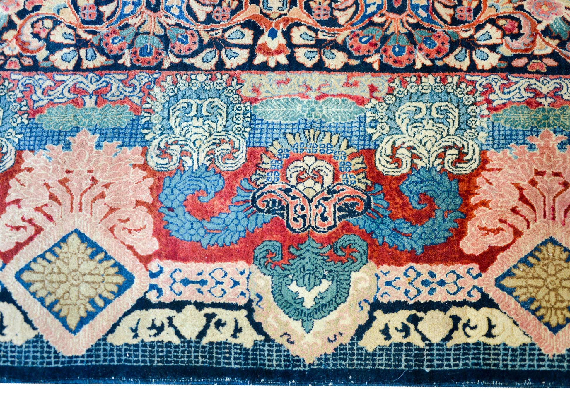 Early 20th Century Persian Sarouk Rug For Sale