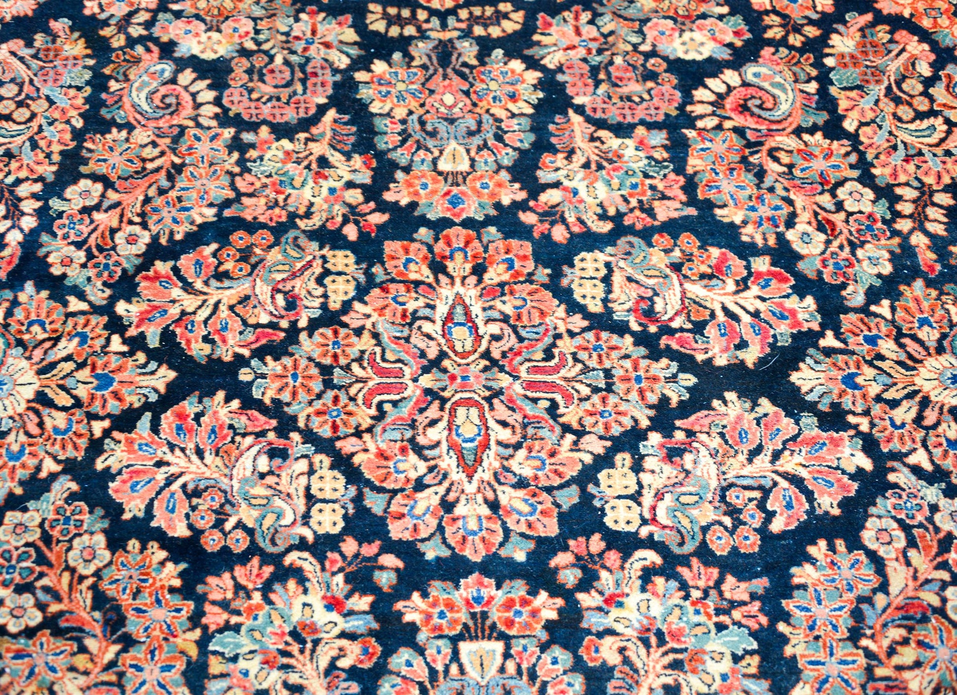 Early 20th Century Persian Sarouk Rug For Sale