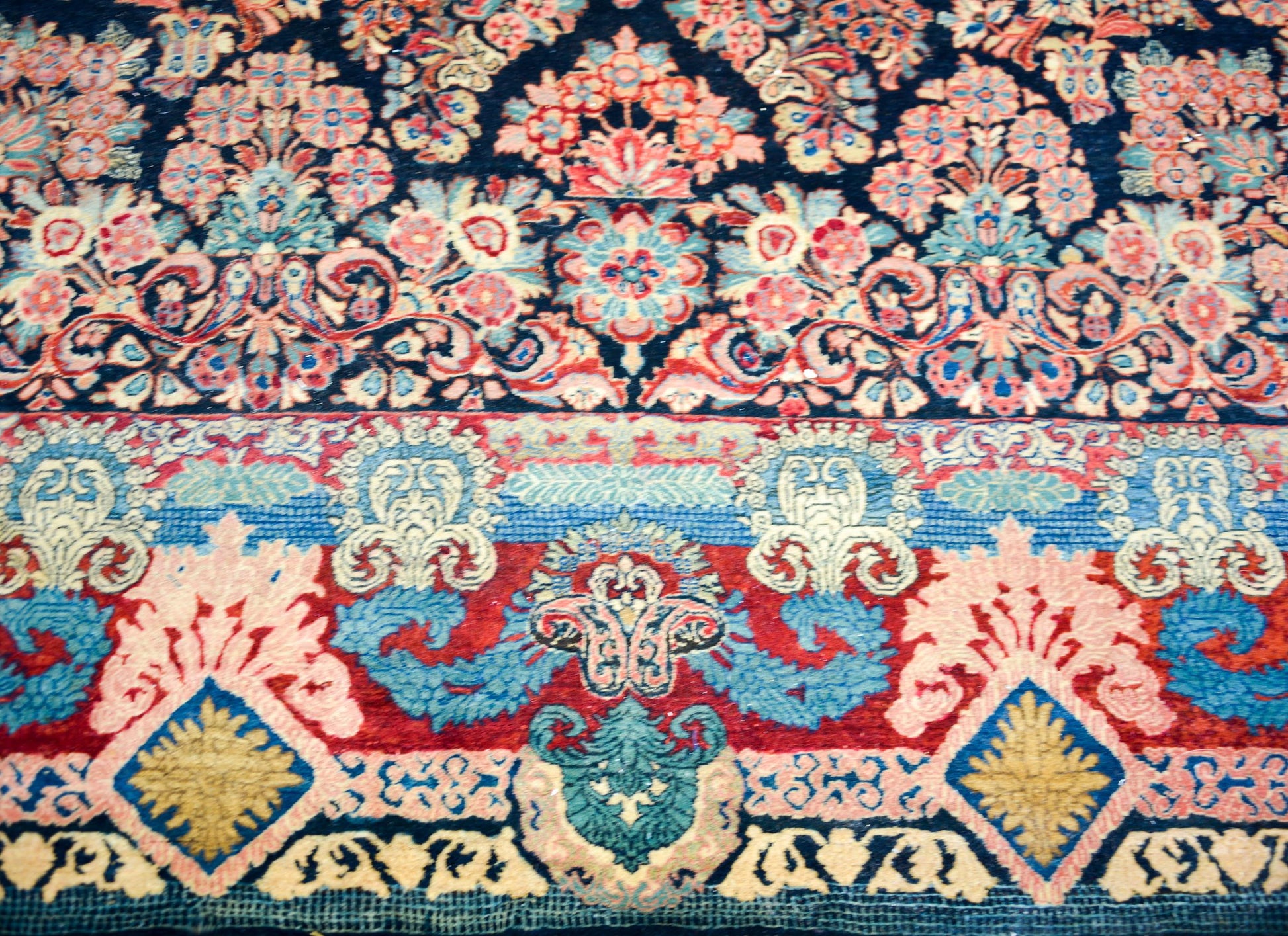 Early 20th Century Persian Sarouk Rug For Sale