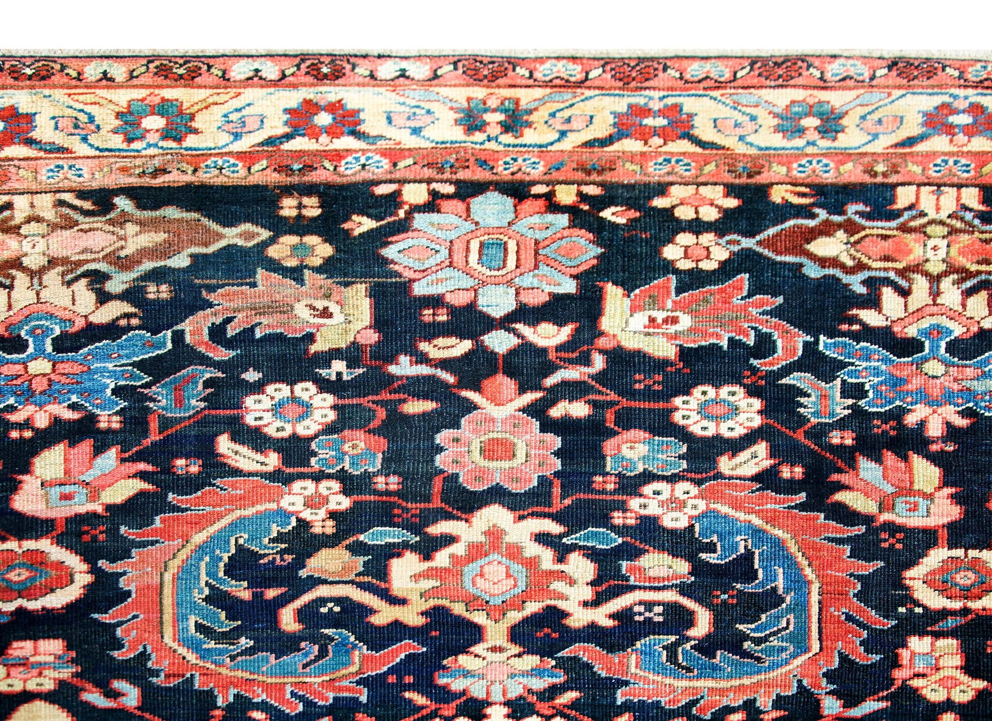 Early 20th Century Persian Heriz Rug For Sale