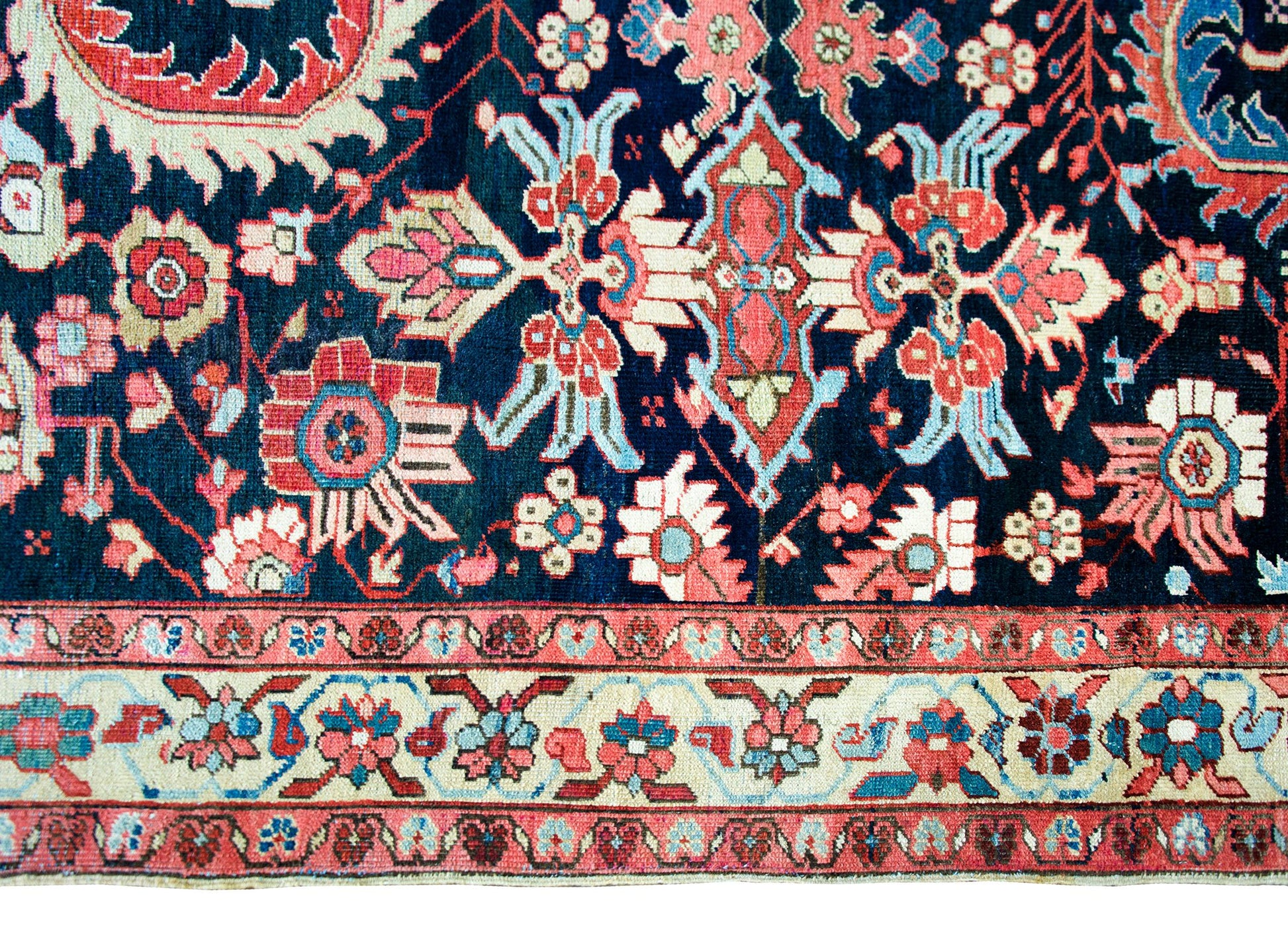 Early 20th Century Persian Heriz Rug For Sale