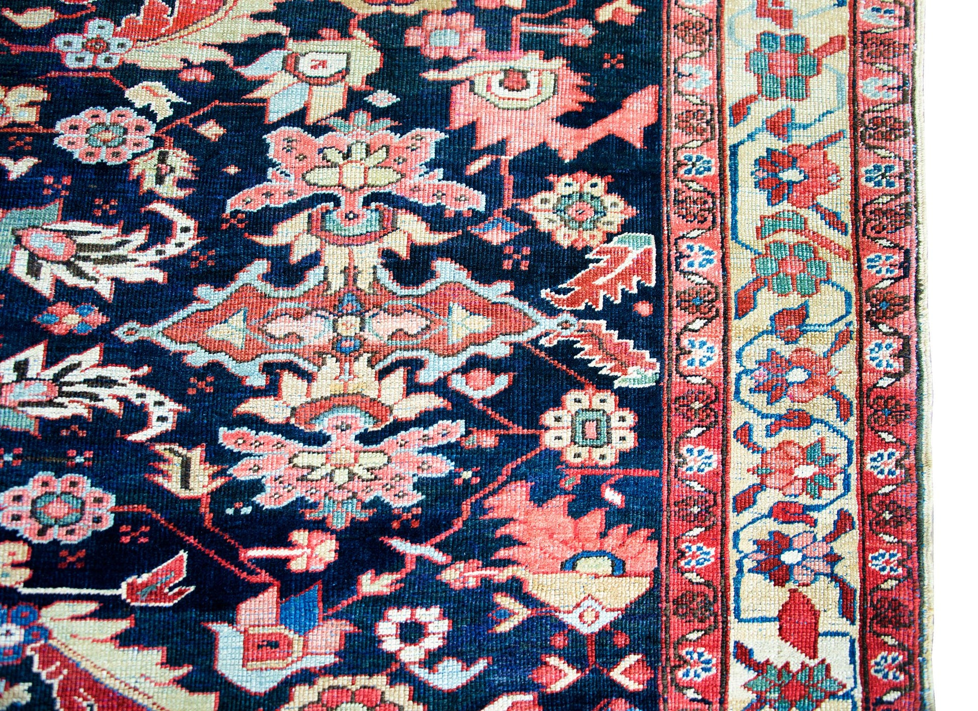 Early 20th Century Persian Heriz Rug For Sale