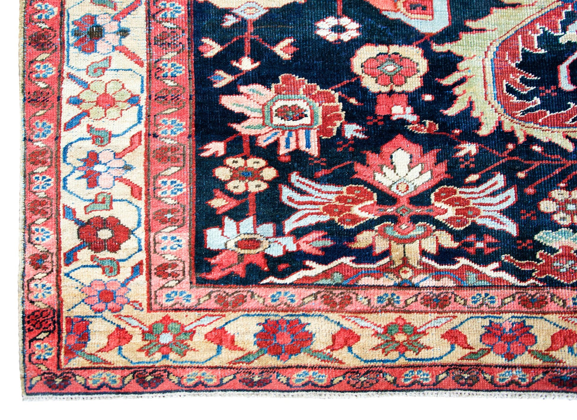 Early 20th Century Persian Heriz Rug For Sale