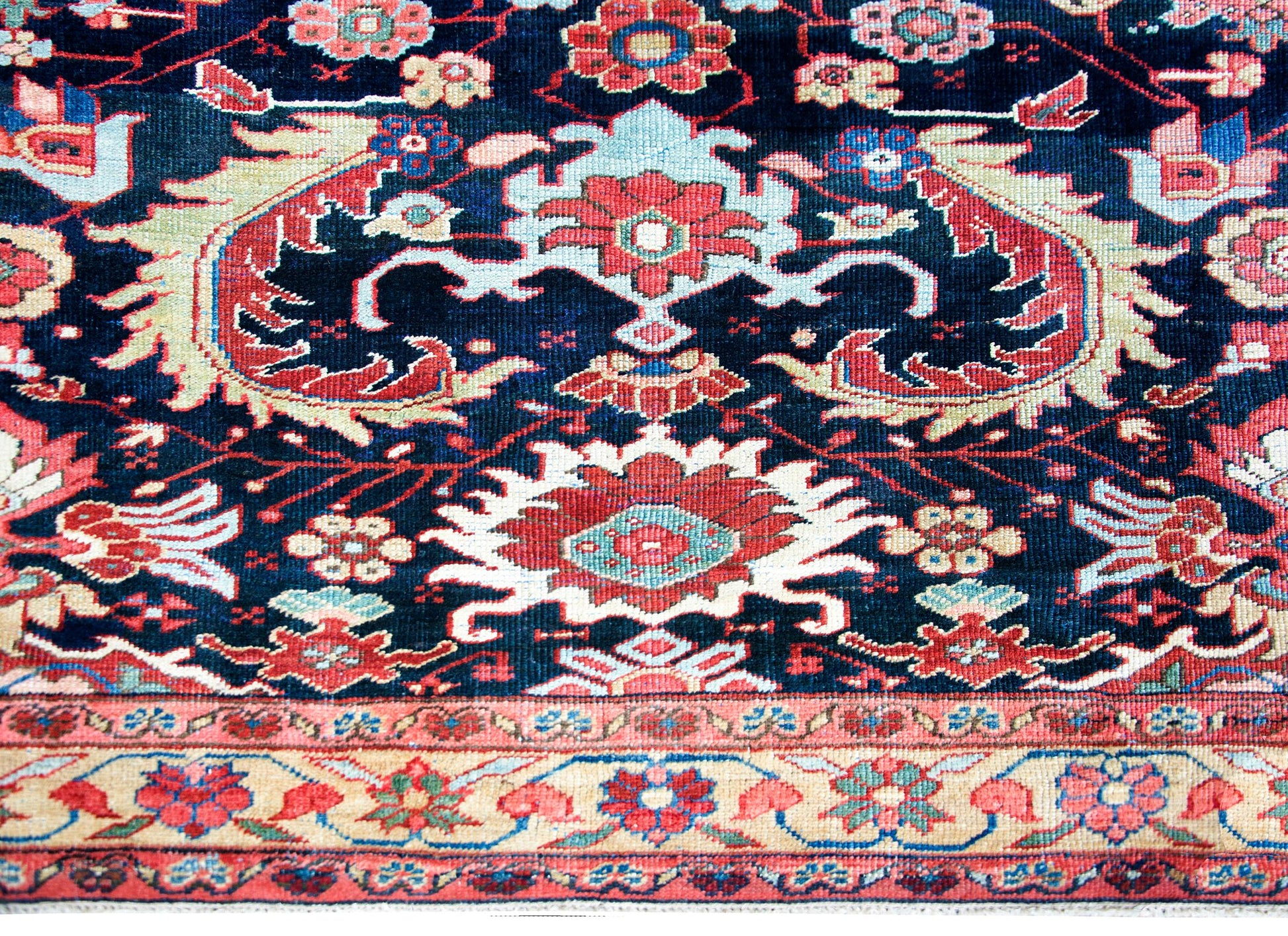 Early 20th Century Persian Heriz Rug For Sale