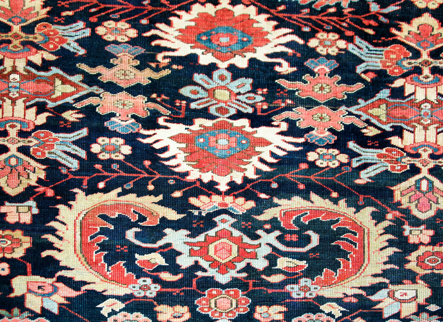 Early 20th Century Persian Heriz Rug For Sale