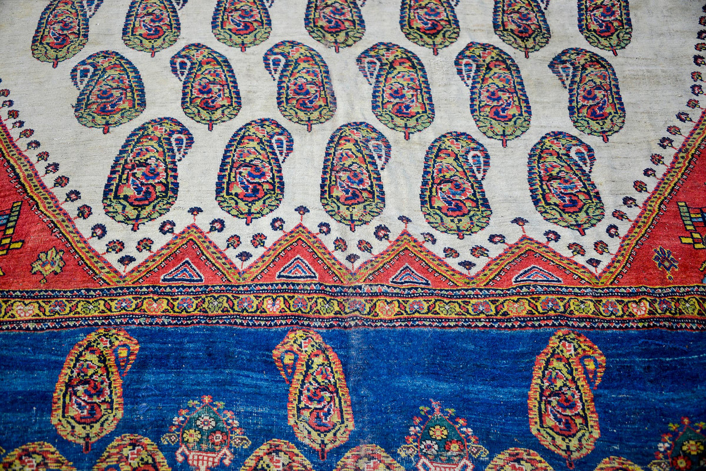 Early 20th Century Khamseh Rug For Sale