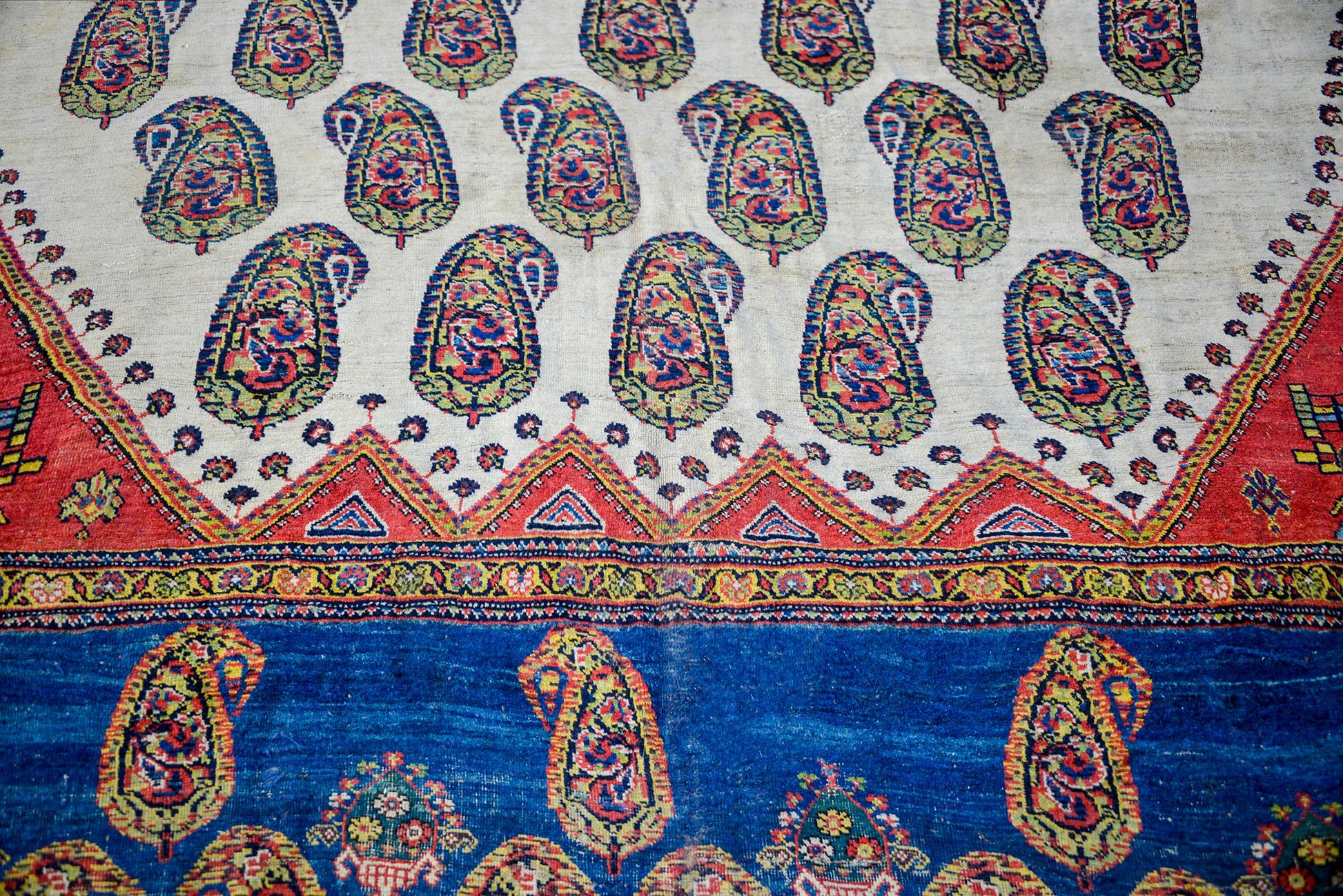 Early 20th Century Khamseh Rug For Sale