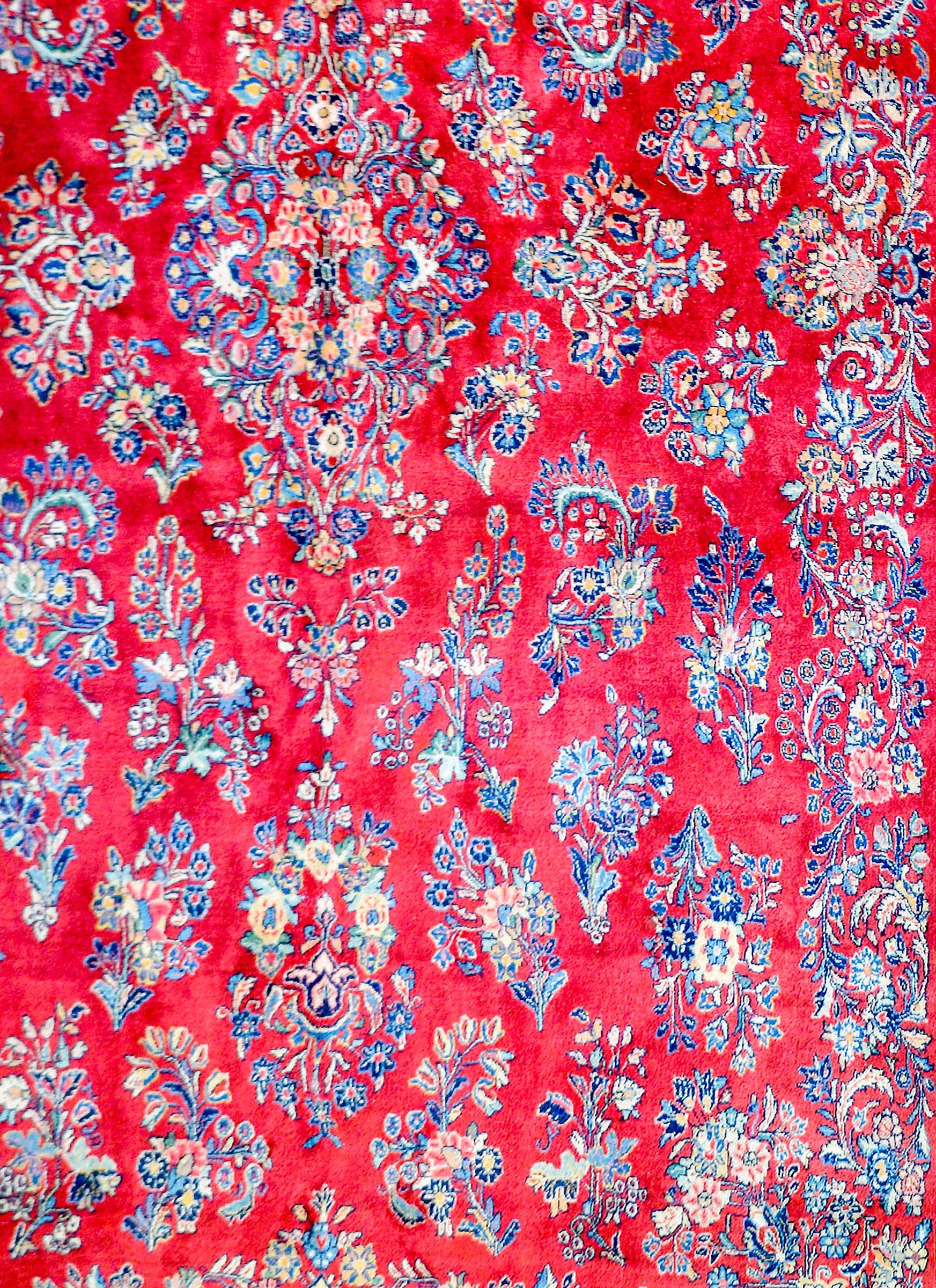 Beautiful Early 20th Century Sarouk Rug For Sale