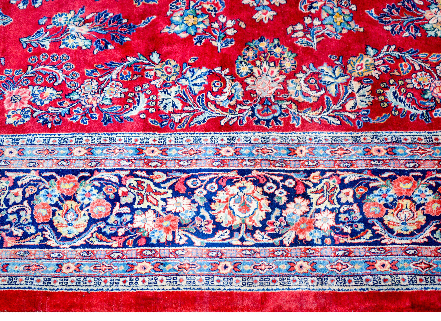 Beautiful Early 20th Century Sarouk Rug For Sale