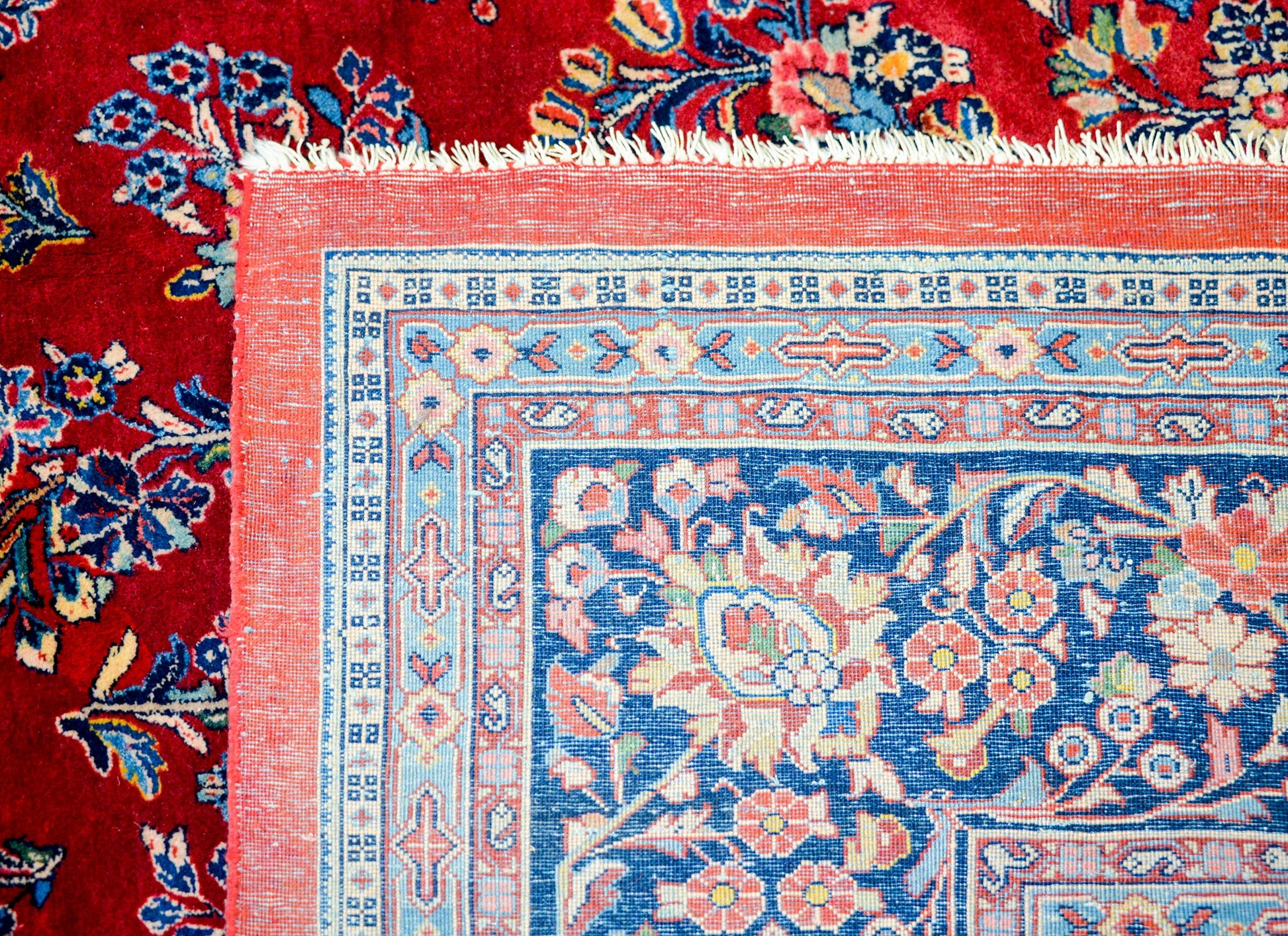 Beautiful Early 20th Century Sarouk Rug For Sale