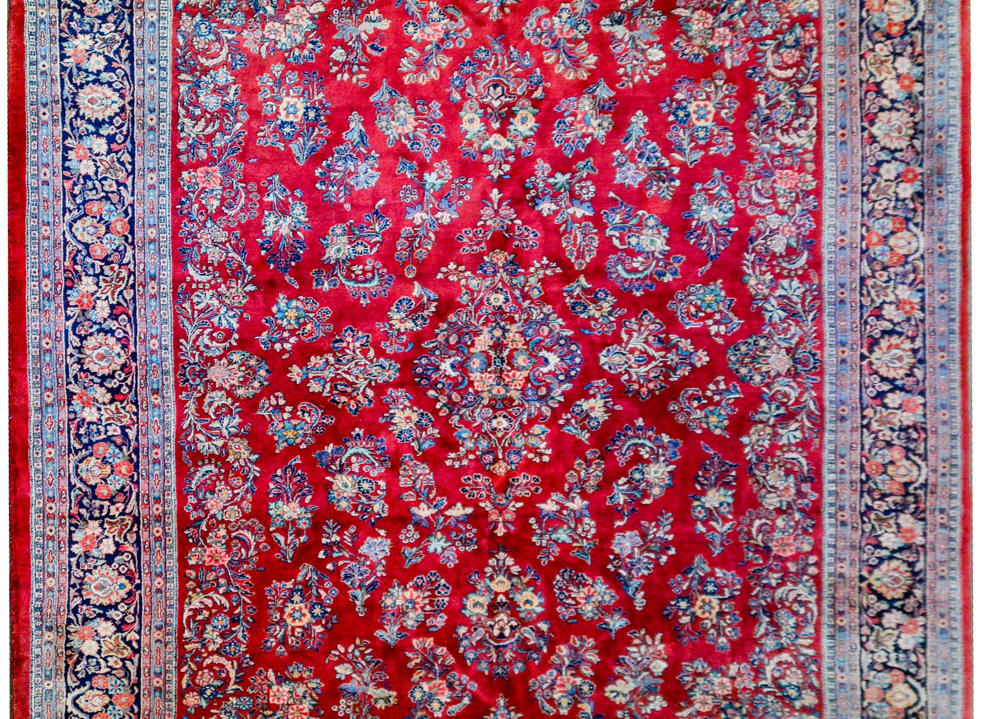 Beautiful Early 20th Century Sarouk Rug For Sale