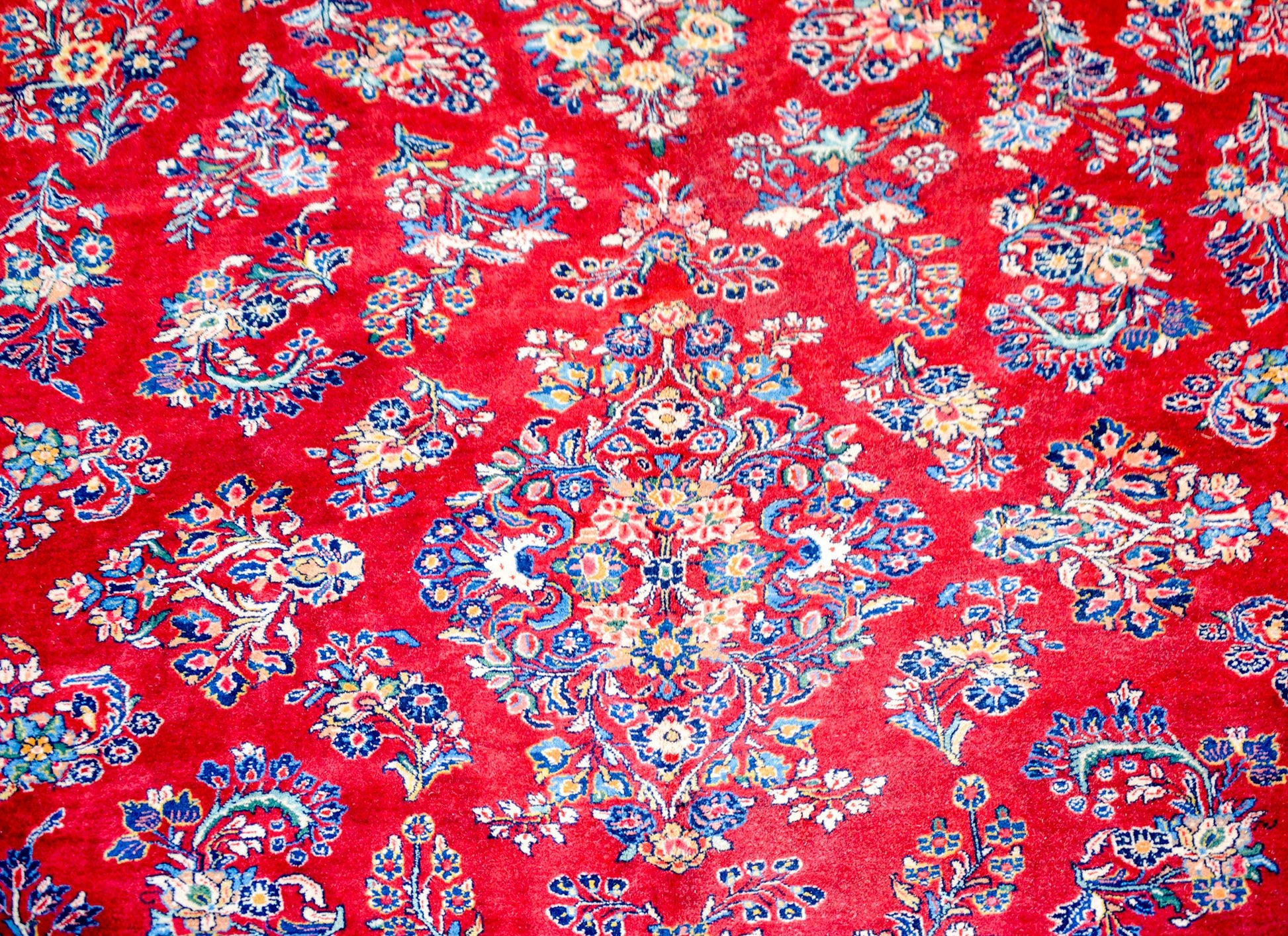 Beautiful Early 20th Century Sarouk Rug For Sale