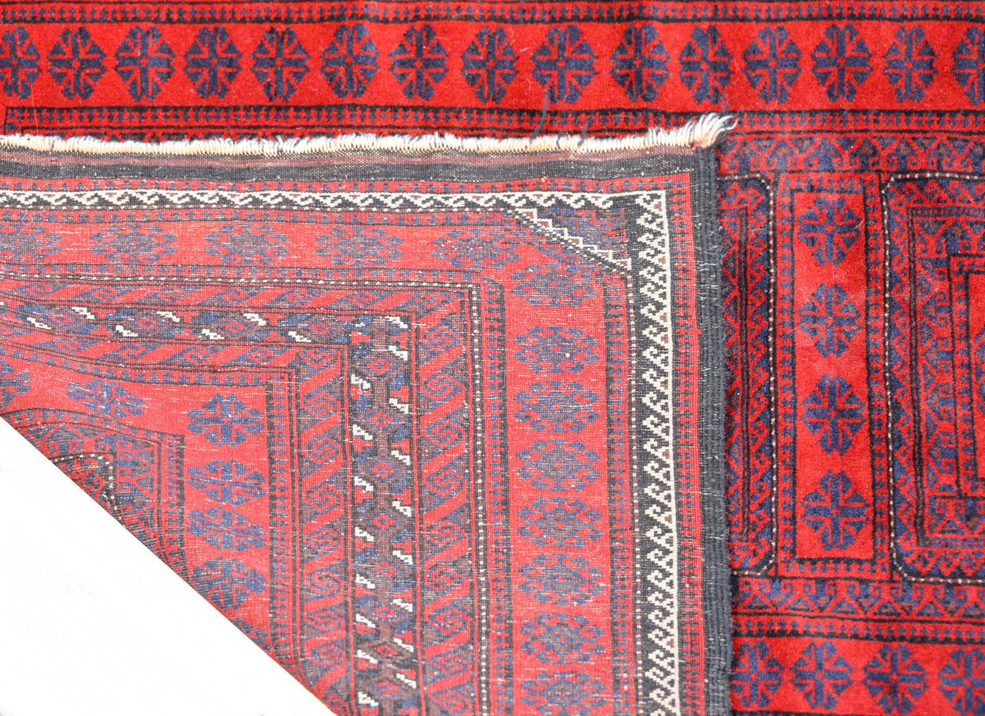 Beautiful Vintage Turkmen Rug For Sale