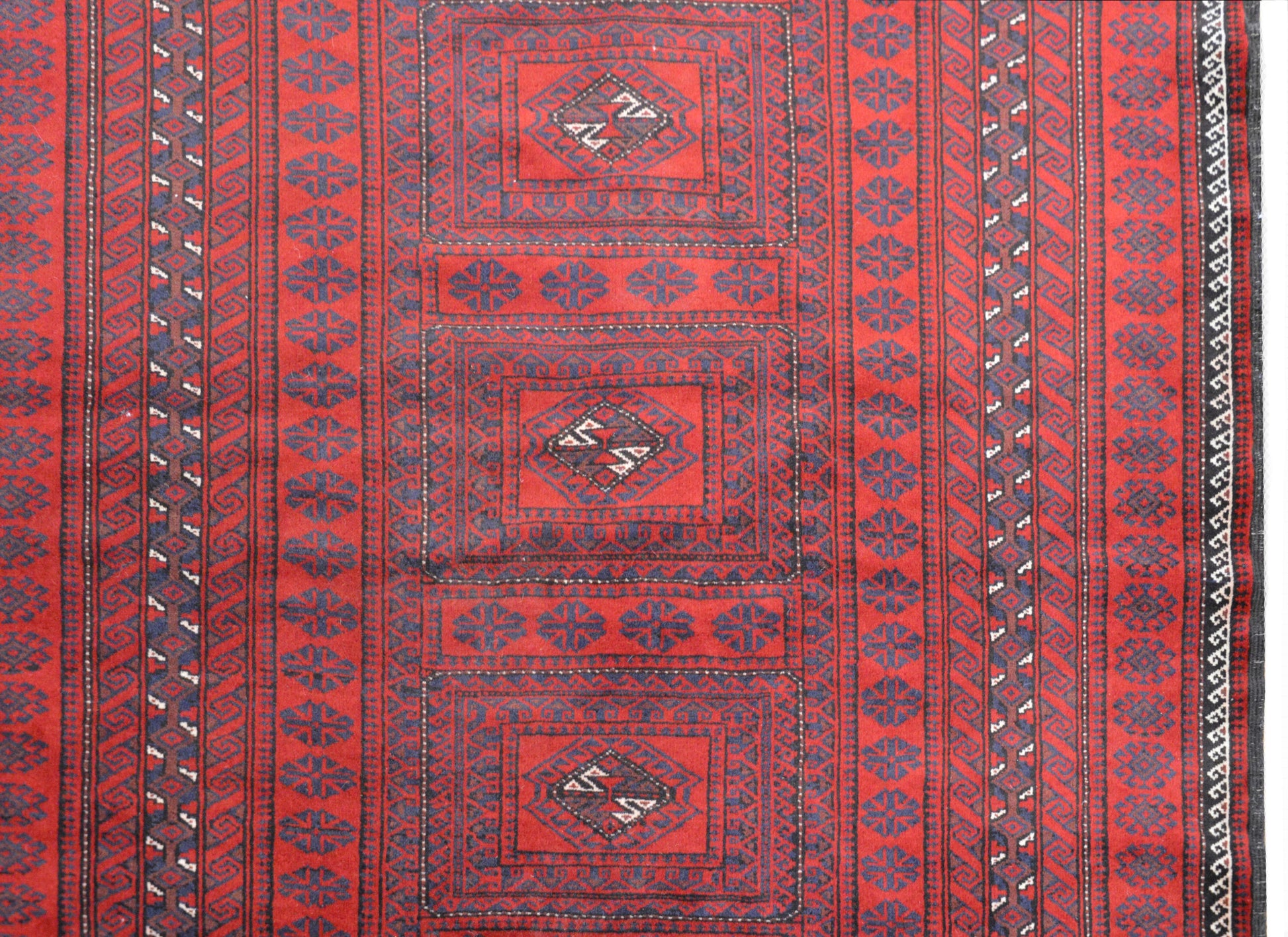 Beautiful Vintage Turkmen Rug For Sale