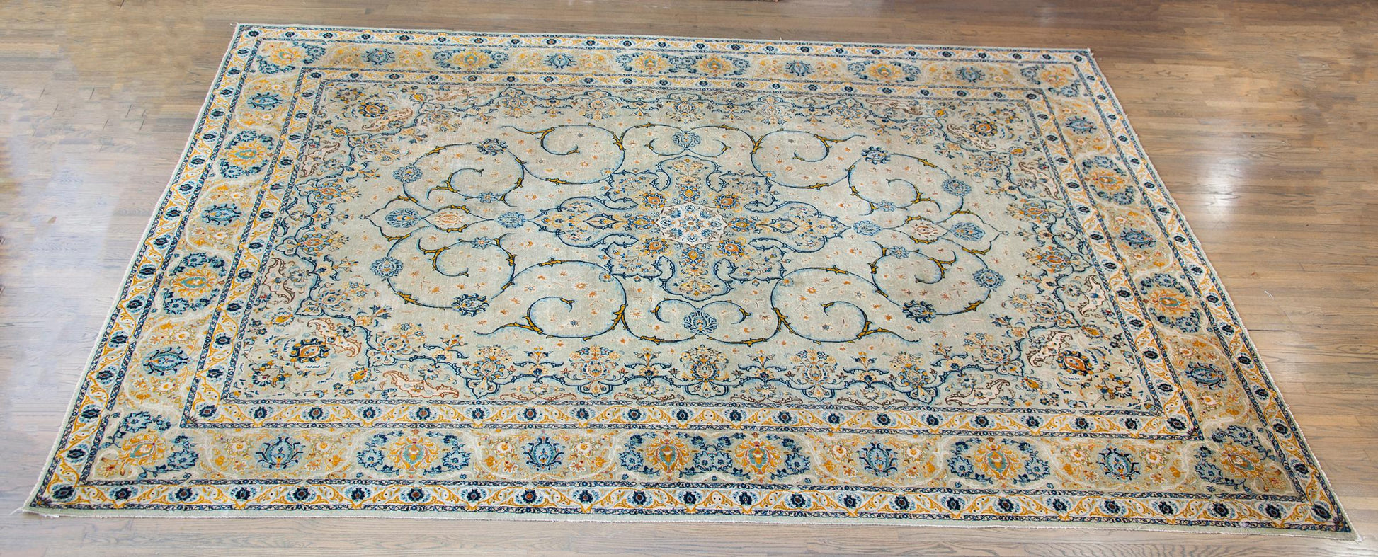 Early 20th Century, Persian Kashan Rug For Sale