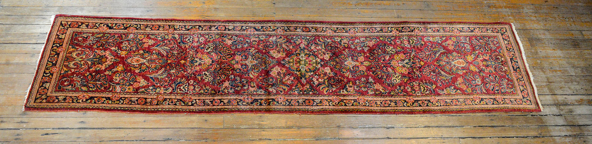 Early 20th Century Sarouk Rug For Sale