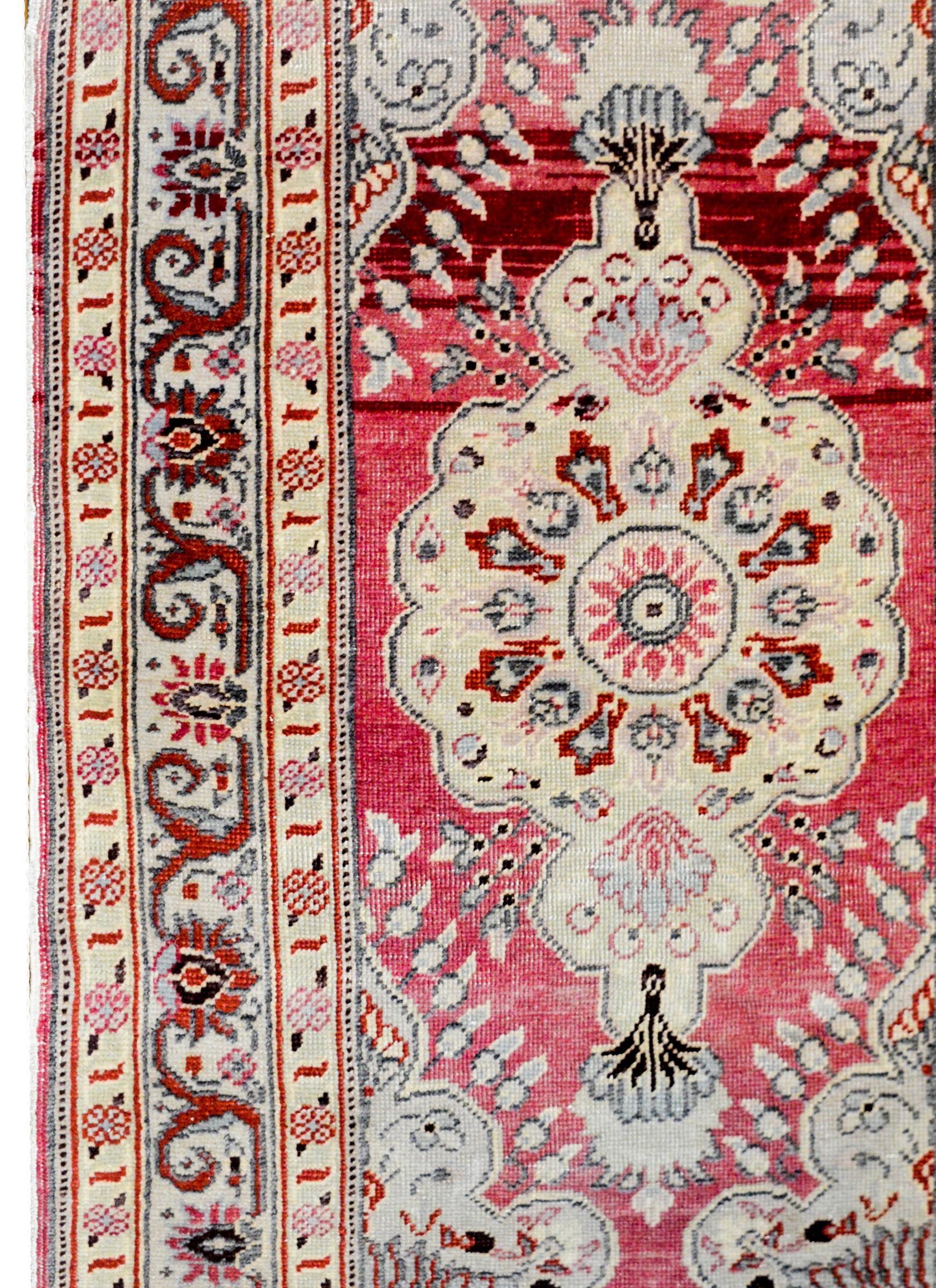 Beautiful Early 20th Century Tabriz Rug For Sale