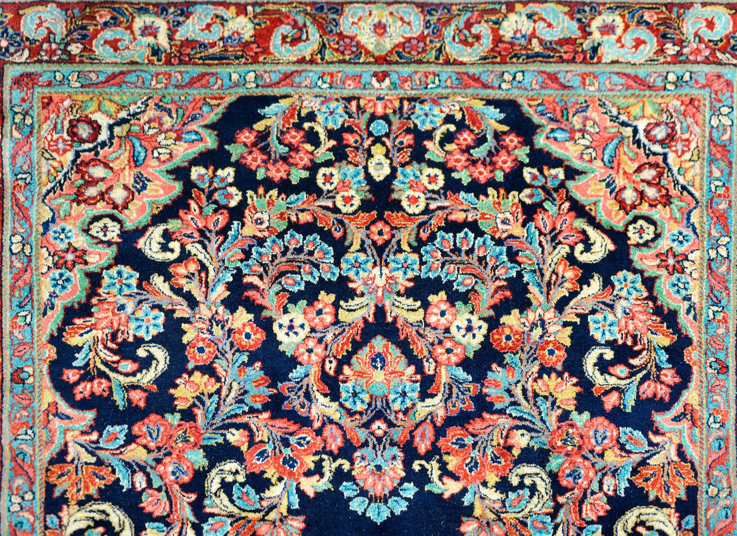 Early 20th Century Persian Sarouk Rug For Sale