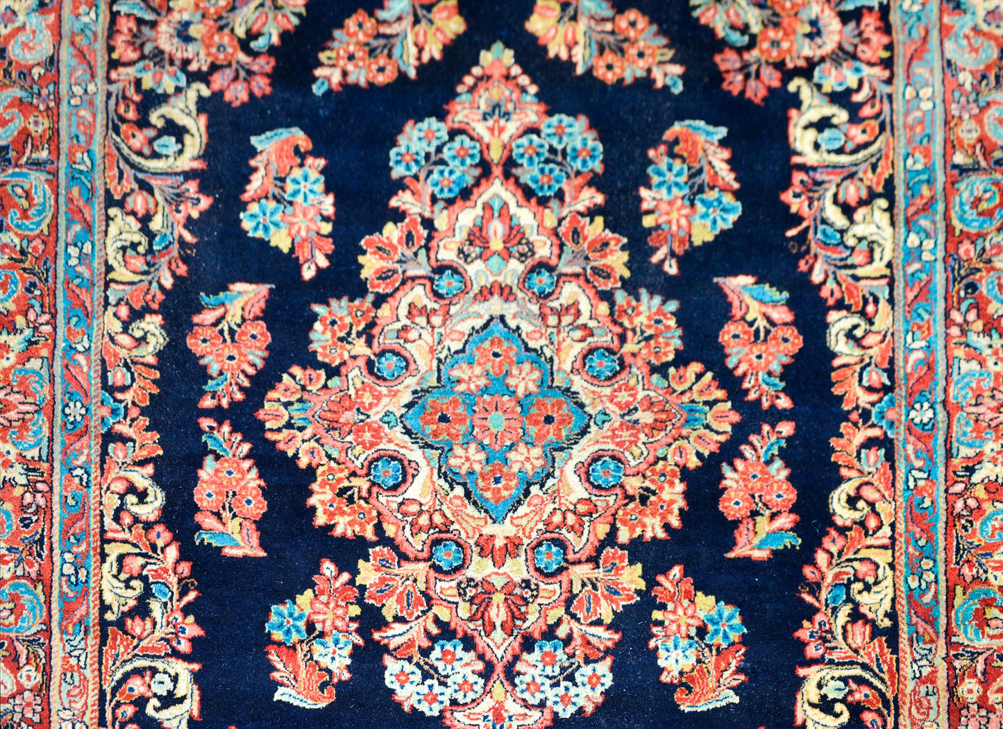 Early 20th Century Persian Sarouk Rug For Sale